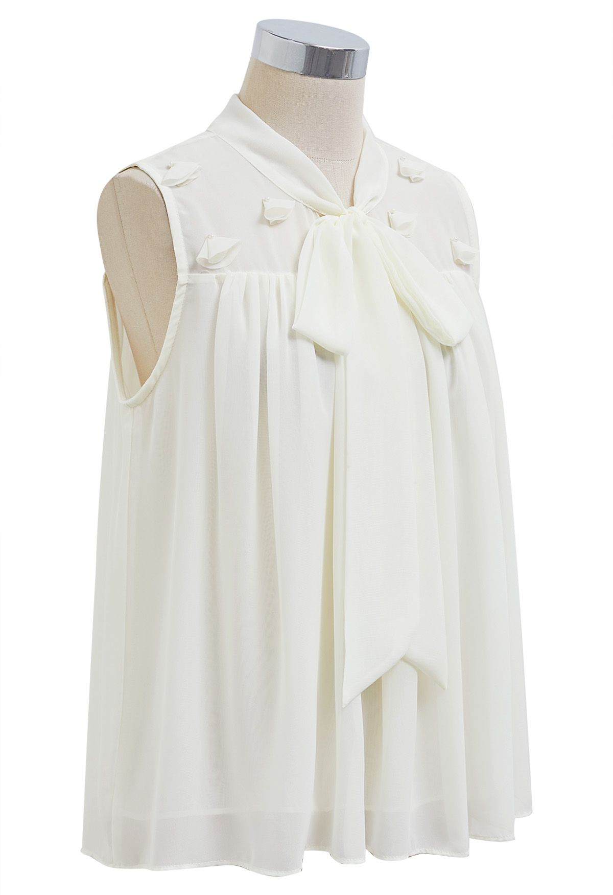 Ärmelloses Chiffon-Top mit Perlenblütenblatt-Schleife in Creme