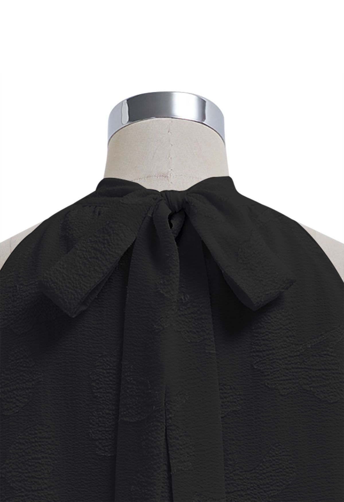 Neckholder-Top mit floraler Prägung und Schleife in Schwarz