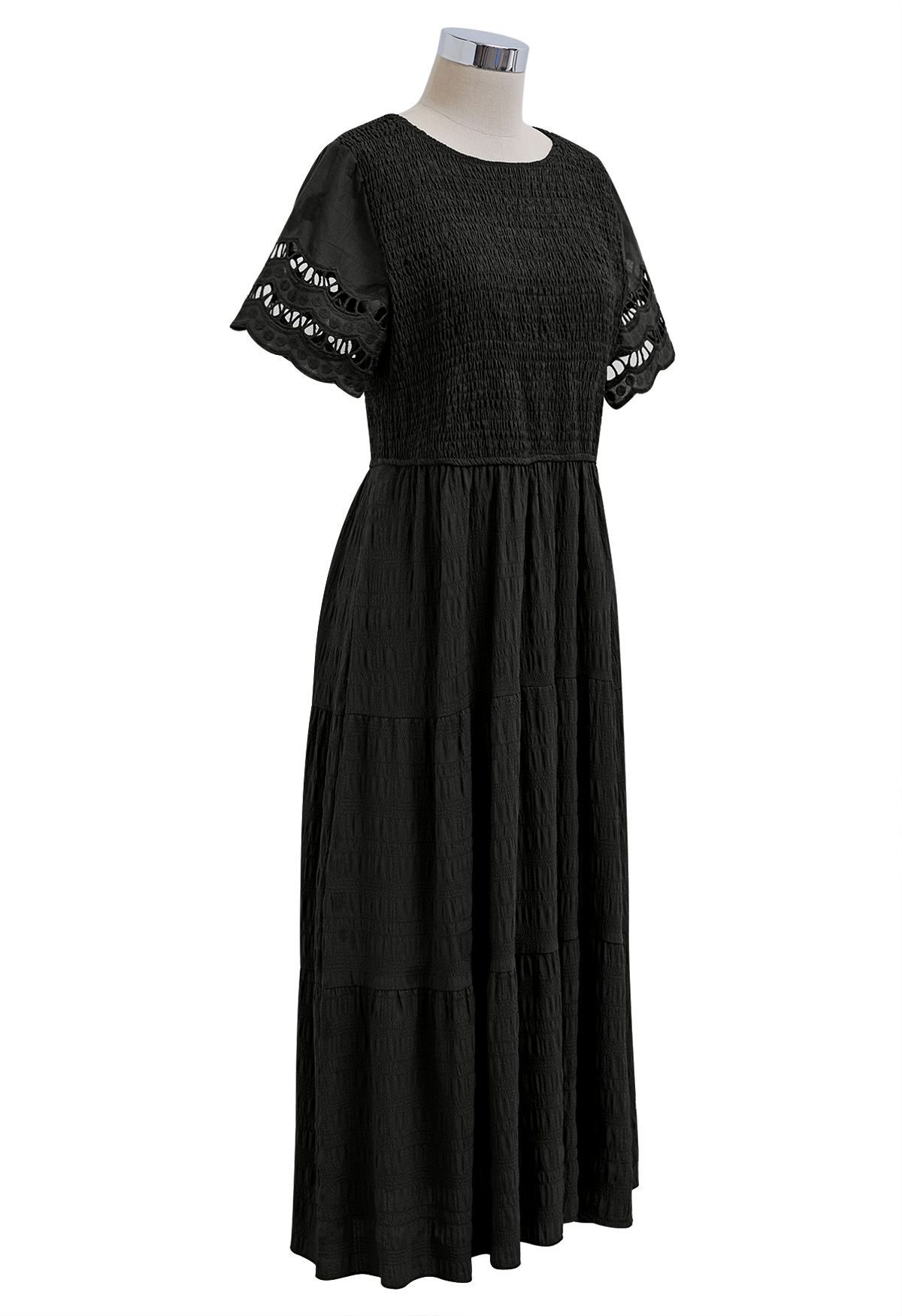 Midikleid mit Cutwork-Ärmeln und gerafftem Oberteil in Schwarz