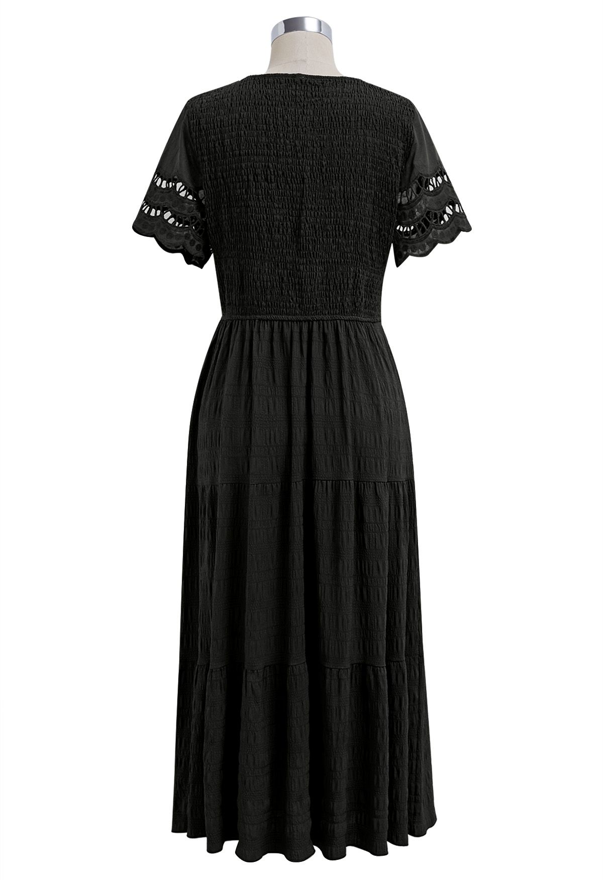 Midikleid mit Cutwork-Ärmeln und gerafftem Oberteil in Schwarz