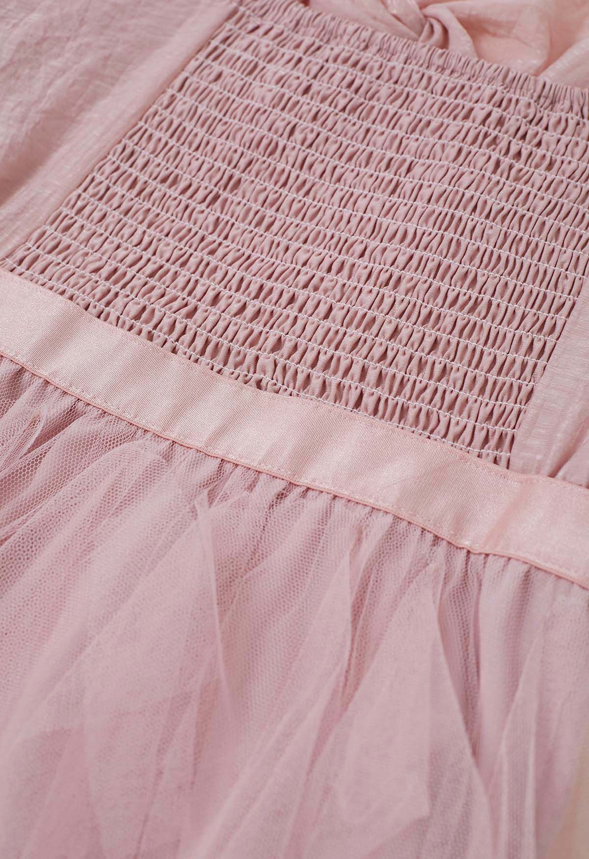 Camisole-Kleid aus Netztüll mit verdrehtem Detail in Rosa