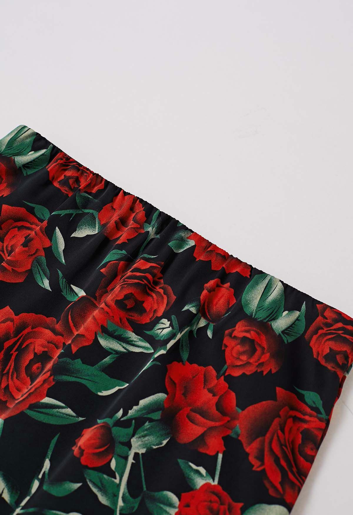 Roter Midirock mit Rosen-Print