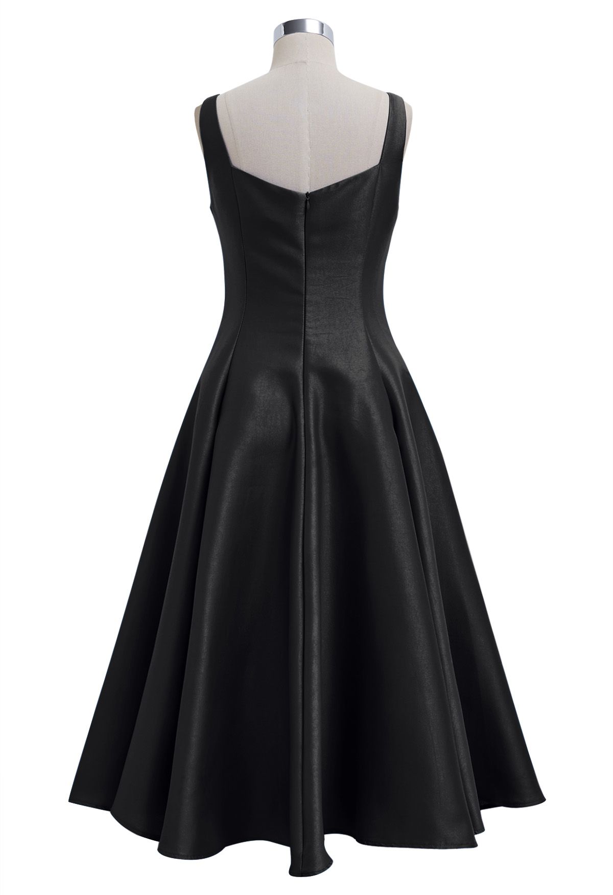 Camisole-Kleid aus poliertem Satin mit ausgestelltem Saum in Schwarz