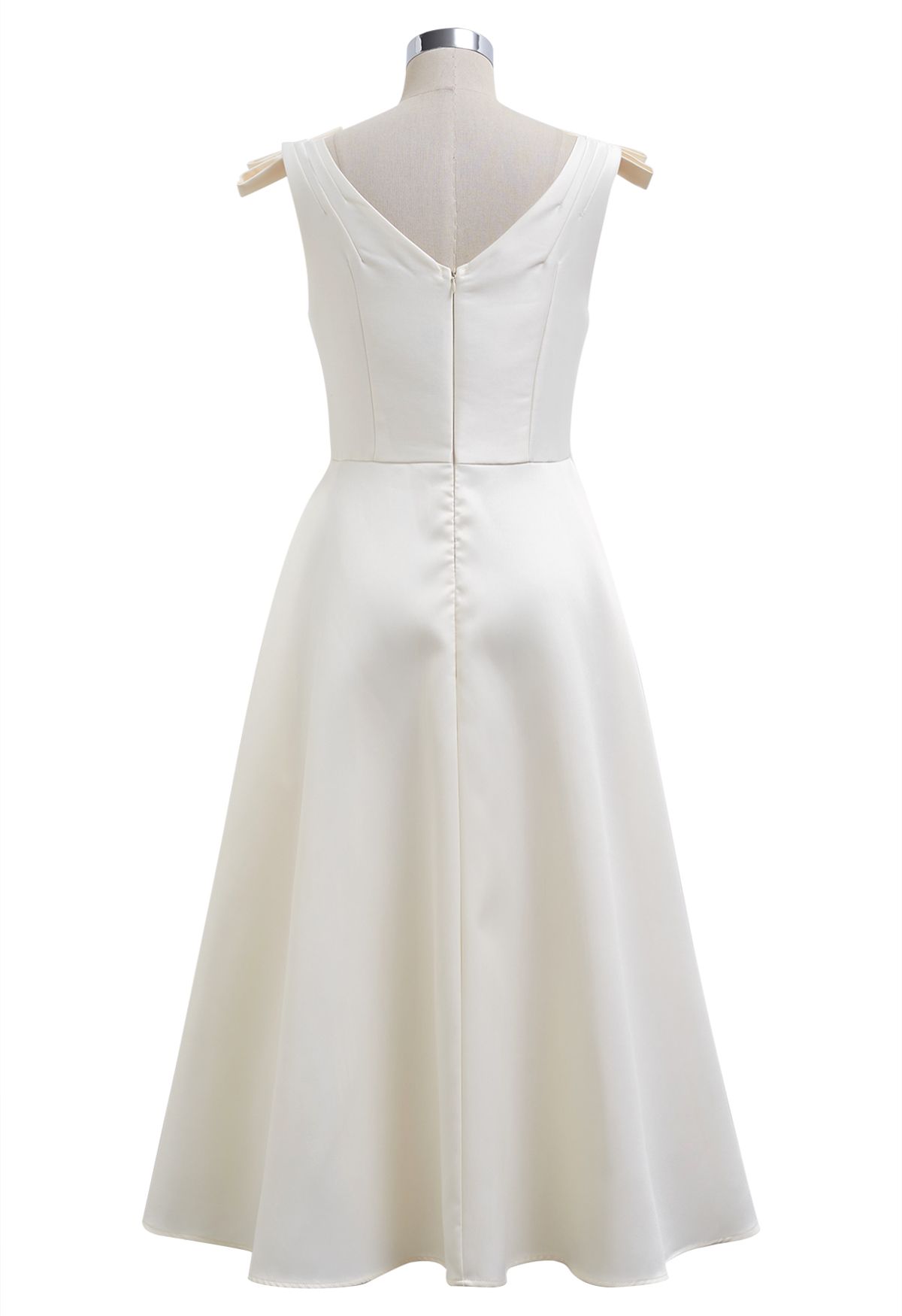 Midikleid mit Schleife an der Schulter und Zirkonia-Knöpfen in Creme