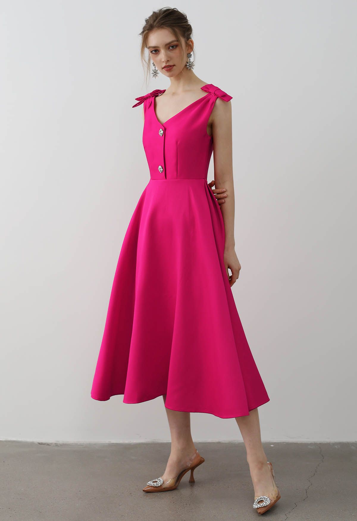 Midikleid mit Schleife an der Schulter und Zirkonia-Knöpfen in Magenta