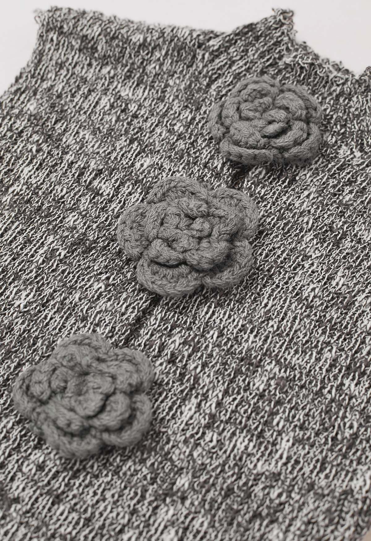 Ärmelloses Stricktop mit 3D-Häkelblumen in Grau