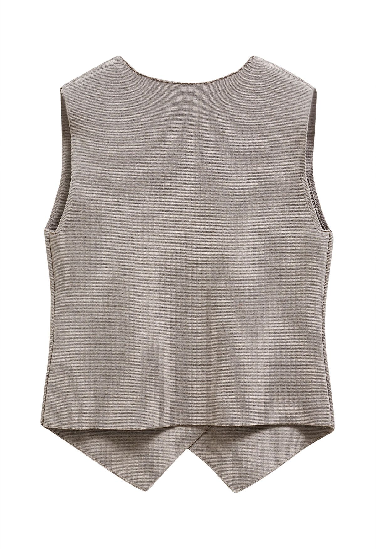 Zweireihige Strickweste mit asymmetrischem Saum in Taupe