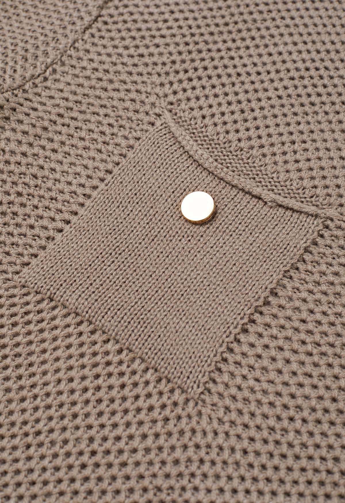 Mit Knöpfen verzierte Taschen-Waffel-Strickpullover in Khaki