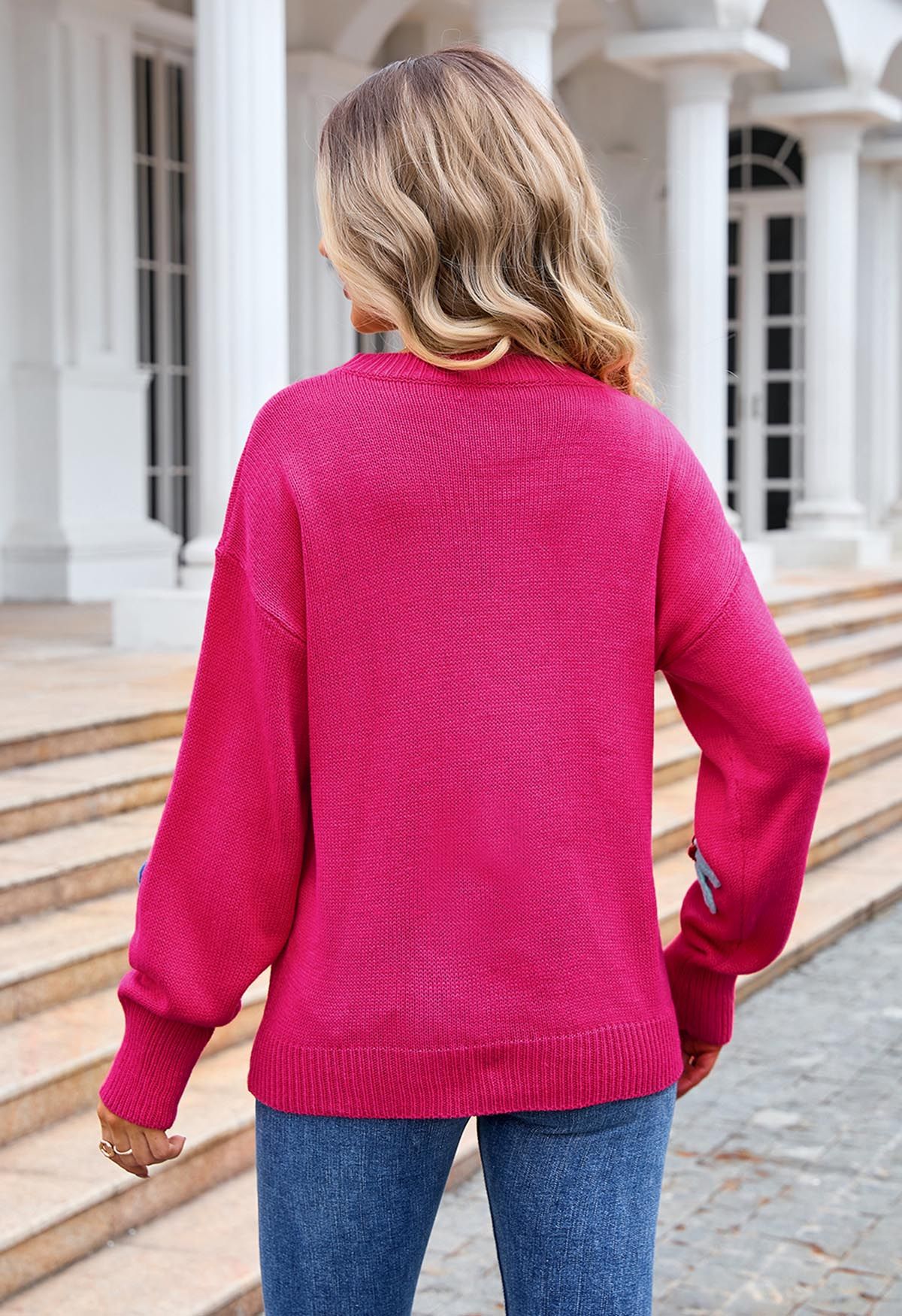 Farbenfroher Strickpullover mit 3D-Stichblumen in Pink