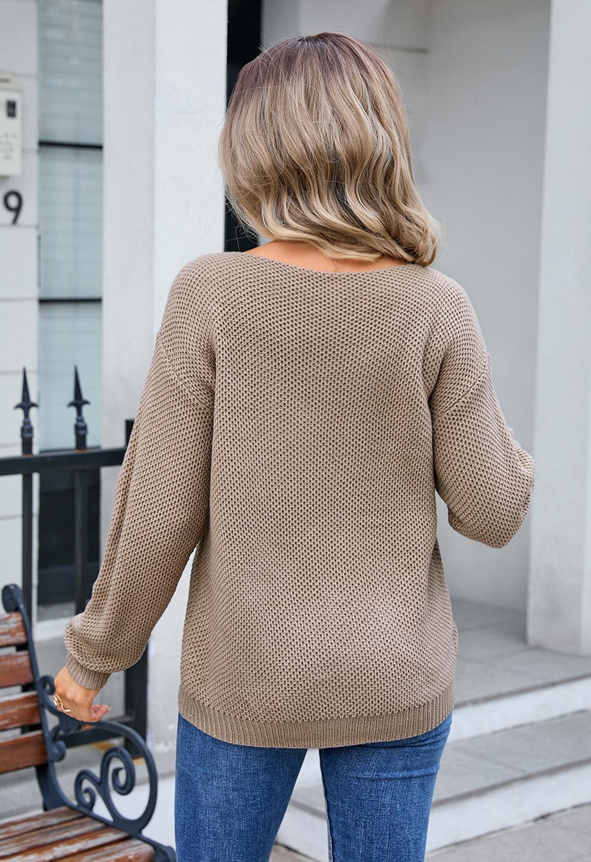 Mit Knöpfen verzierte Taschen-Waffel-Strickpullover in Khaki