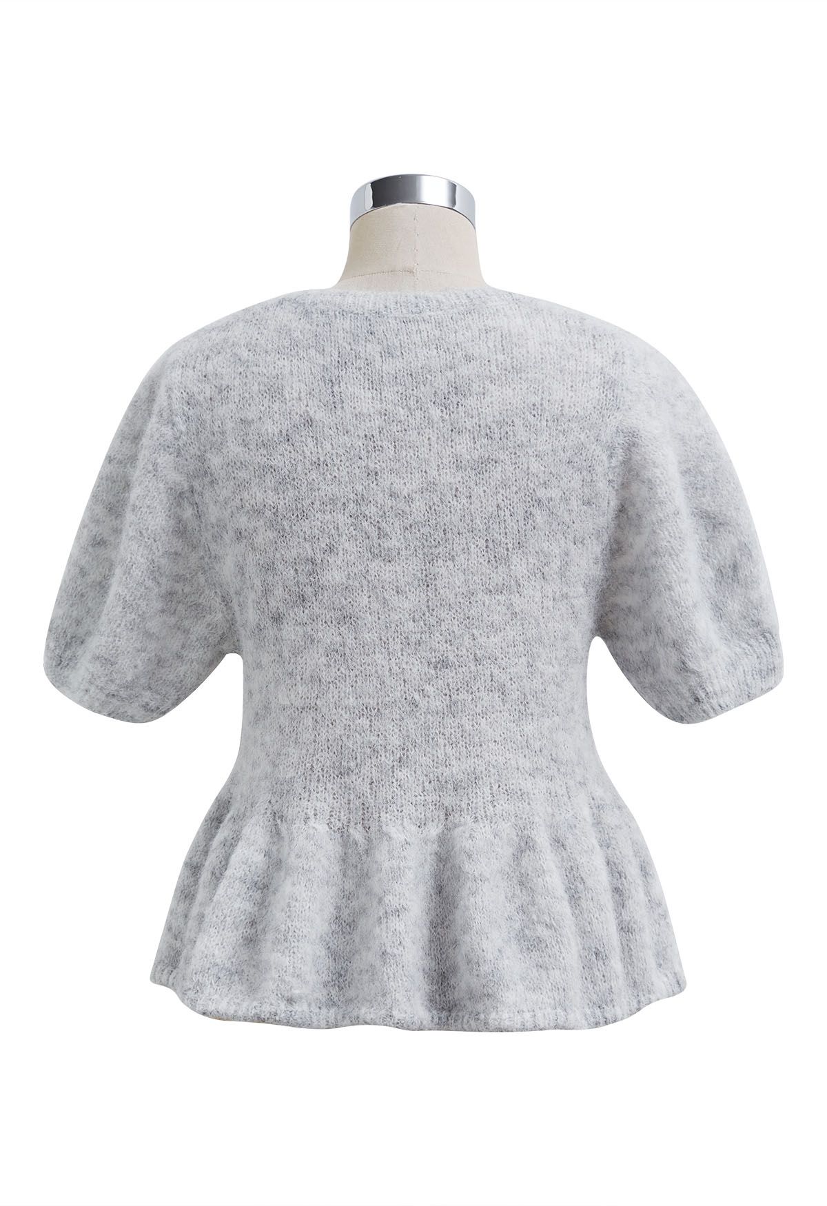 Flauschiges Stricktop mit Schößchen-Flair in Grau