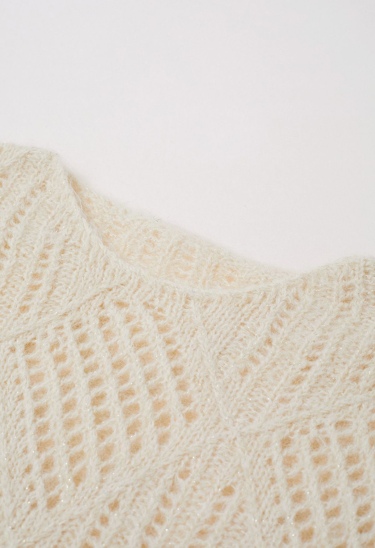 Flauschiger Strickpullover mit Rautenmuster in Creme