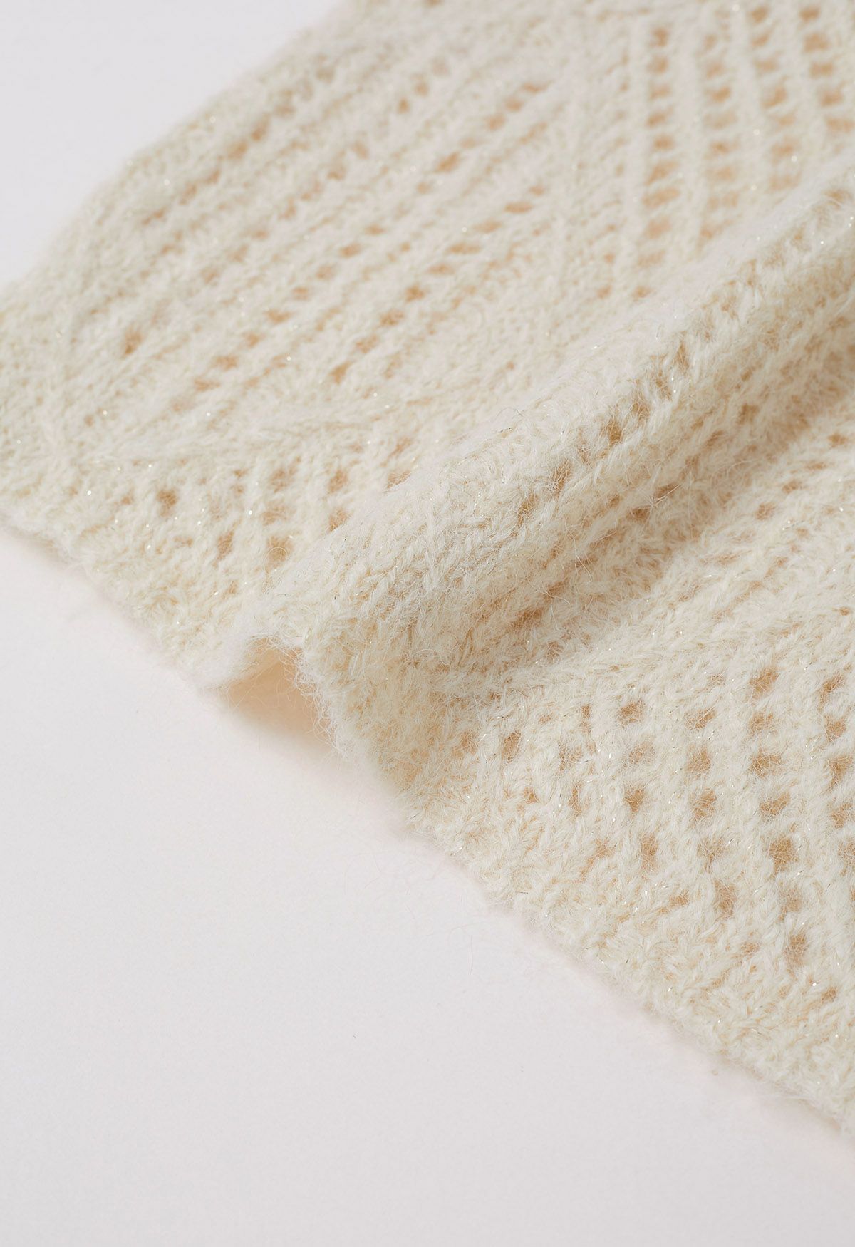 Flauschiger Strickpullover mit Rautenmuster in Creme