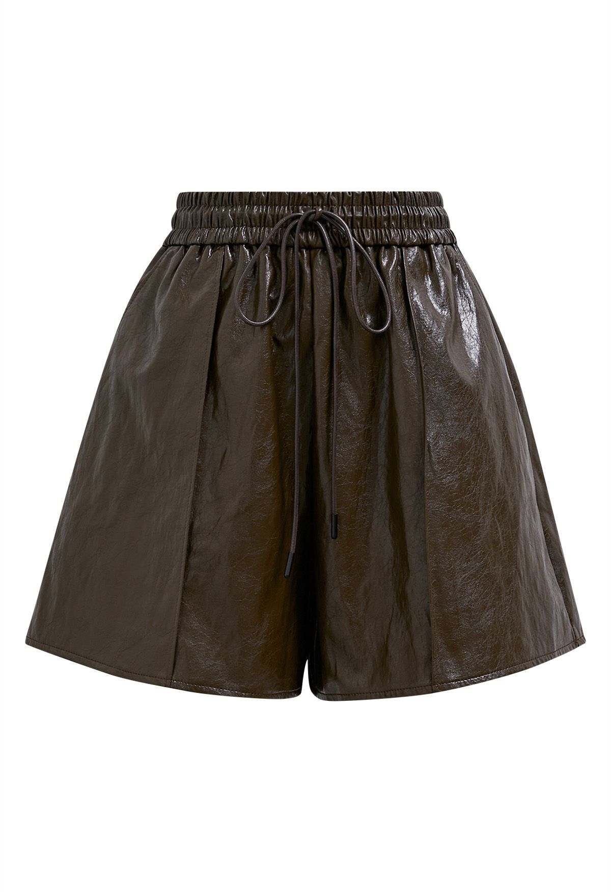 Urban Chic – Shorts aus Kunstleder mit Kordelzug in Schokolade