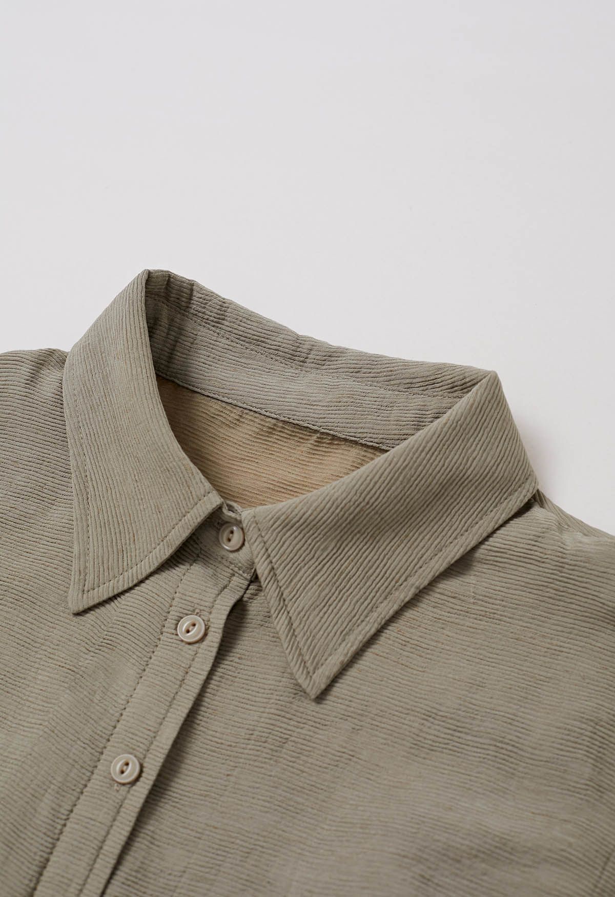 Khakifarbenes Button-Down-Hemd mit Kordelzug und Kragen