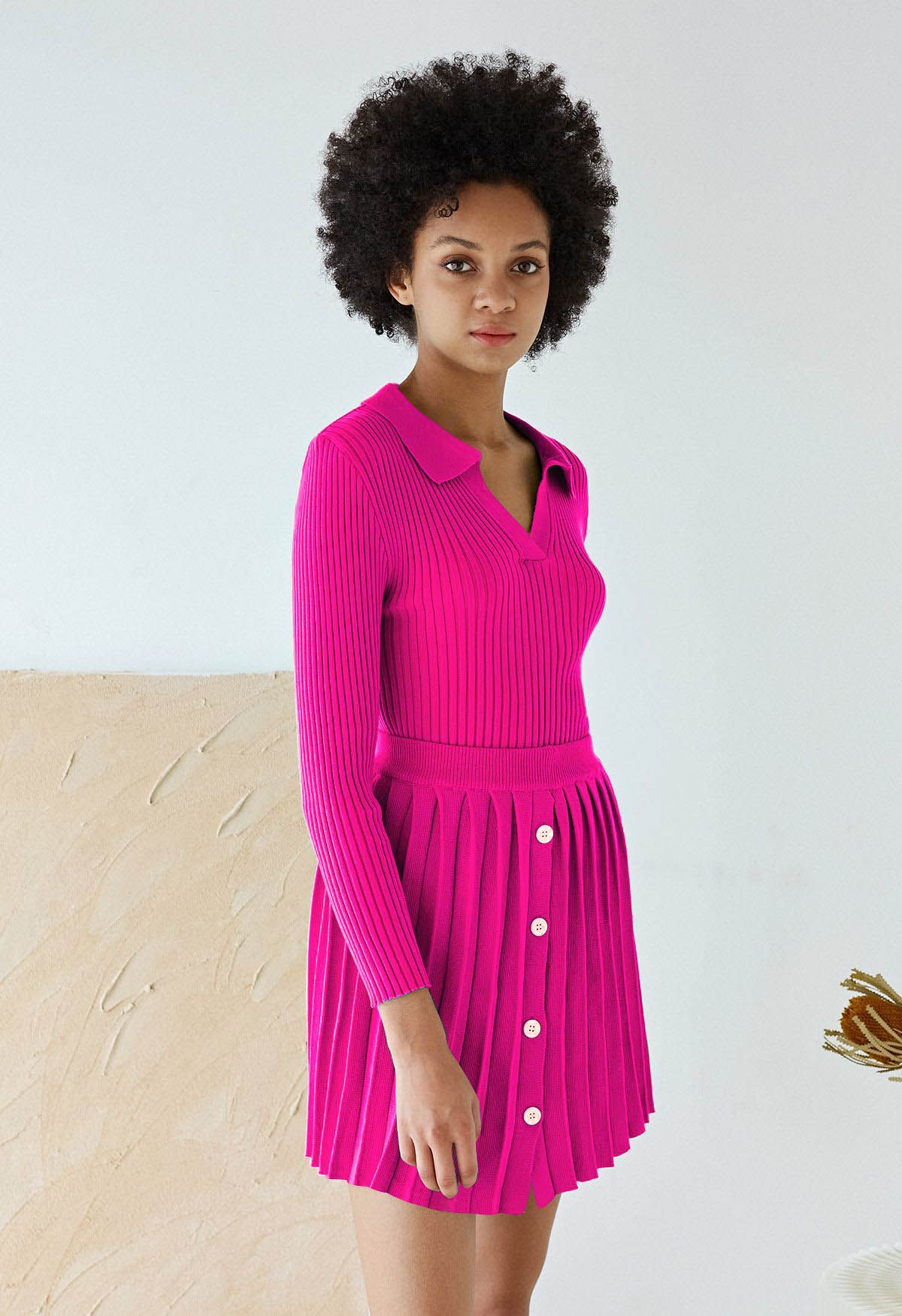 Set aus Strickoberteil mit V-Ausschnitt und Faltenrock in Hot Pink