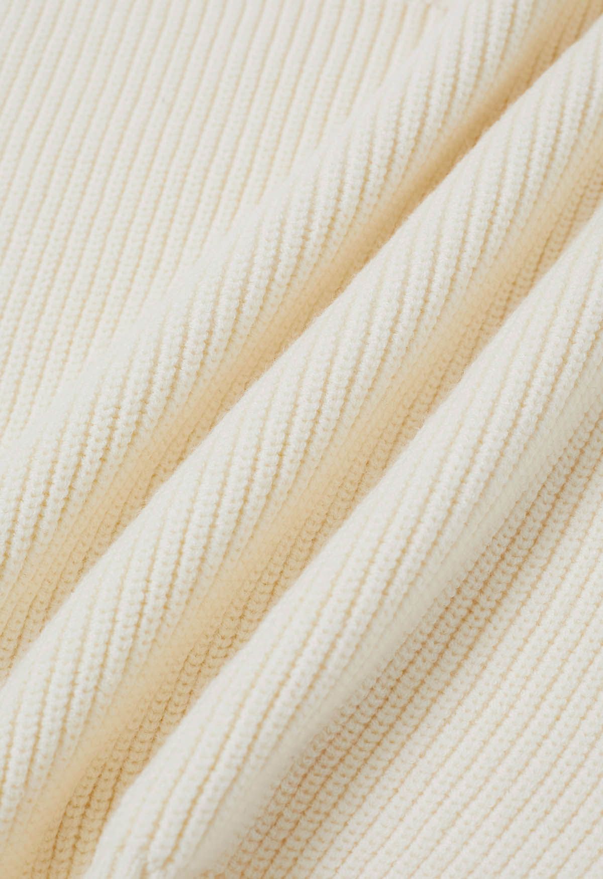 Gerippter Strickpullover mit Bindeband auf der Rückseite in Creme