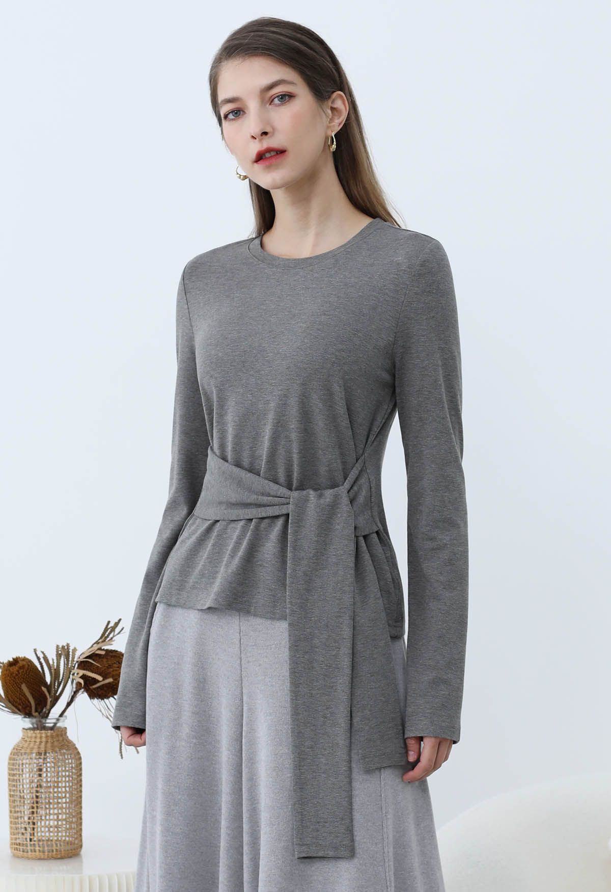 Embrace Softness – Baumwolltop mit Bindegürtel in Rauch