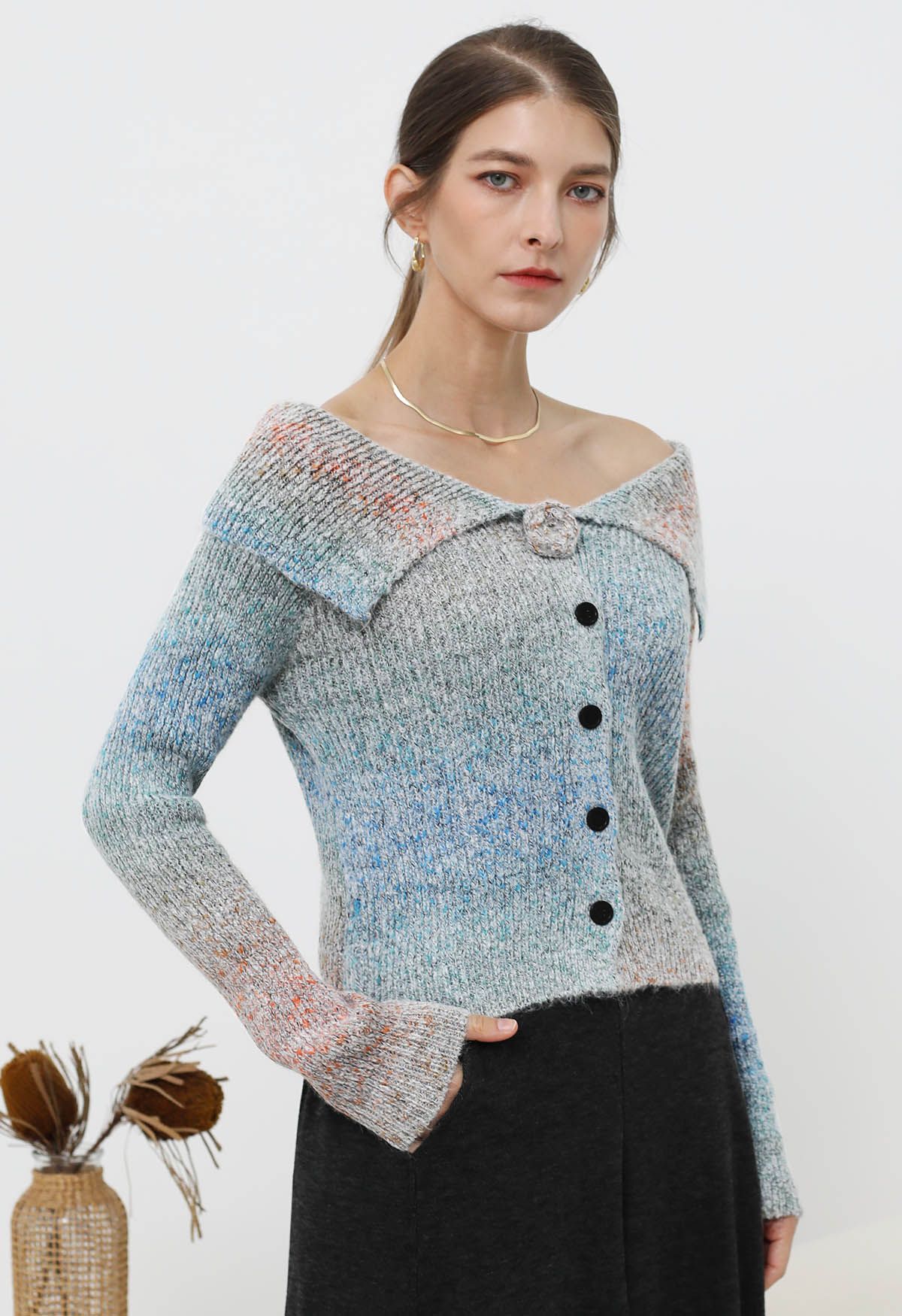 Chill Hues – Schulterfreies, mehrfarbiges Stricktop mit Umschlag