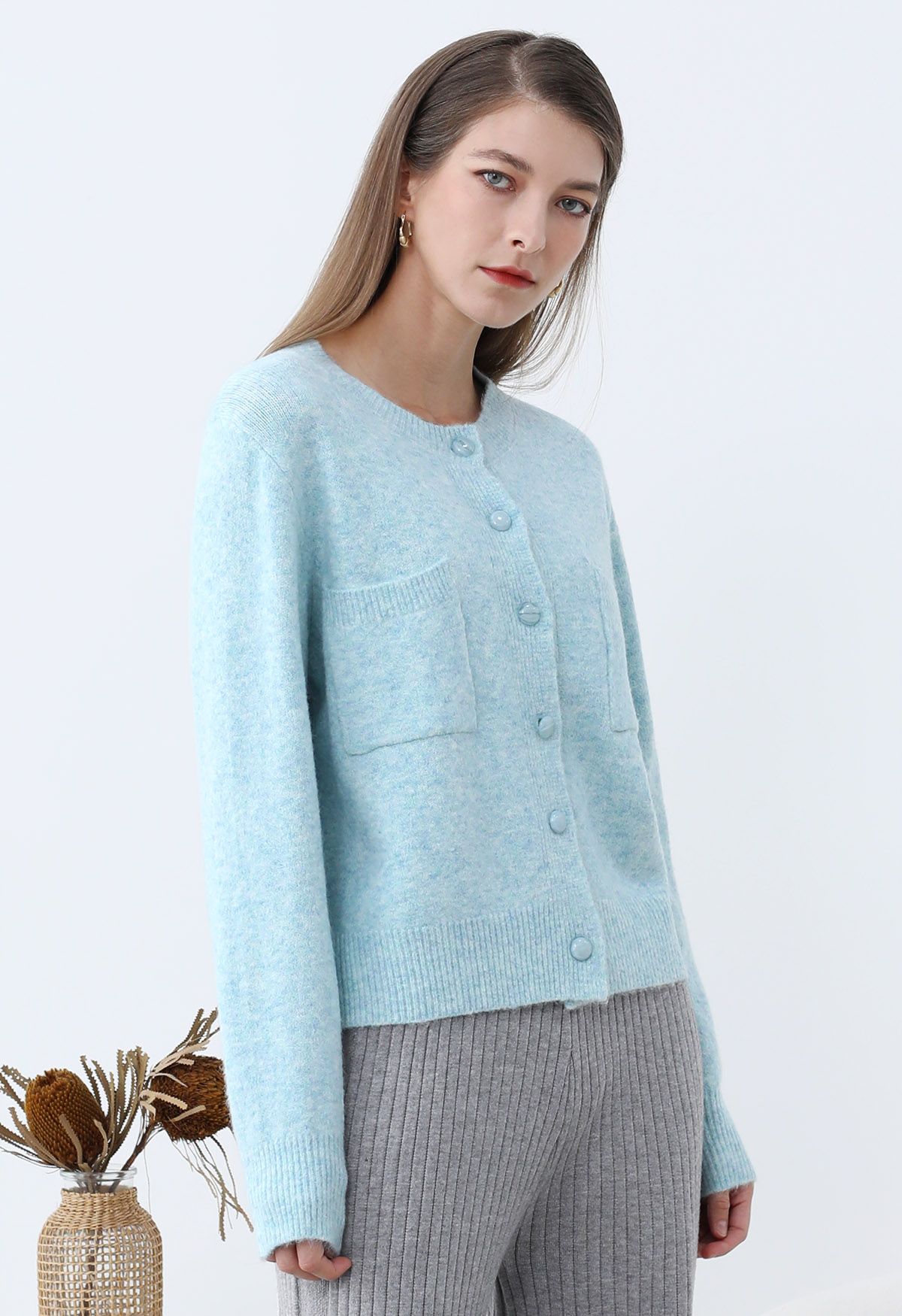 Toasty – Strickjacke mit aufgesetzten Taschen und Knöpfen in Babyblau