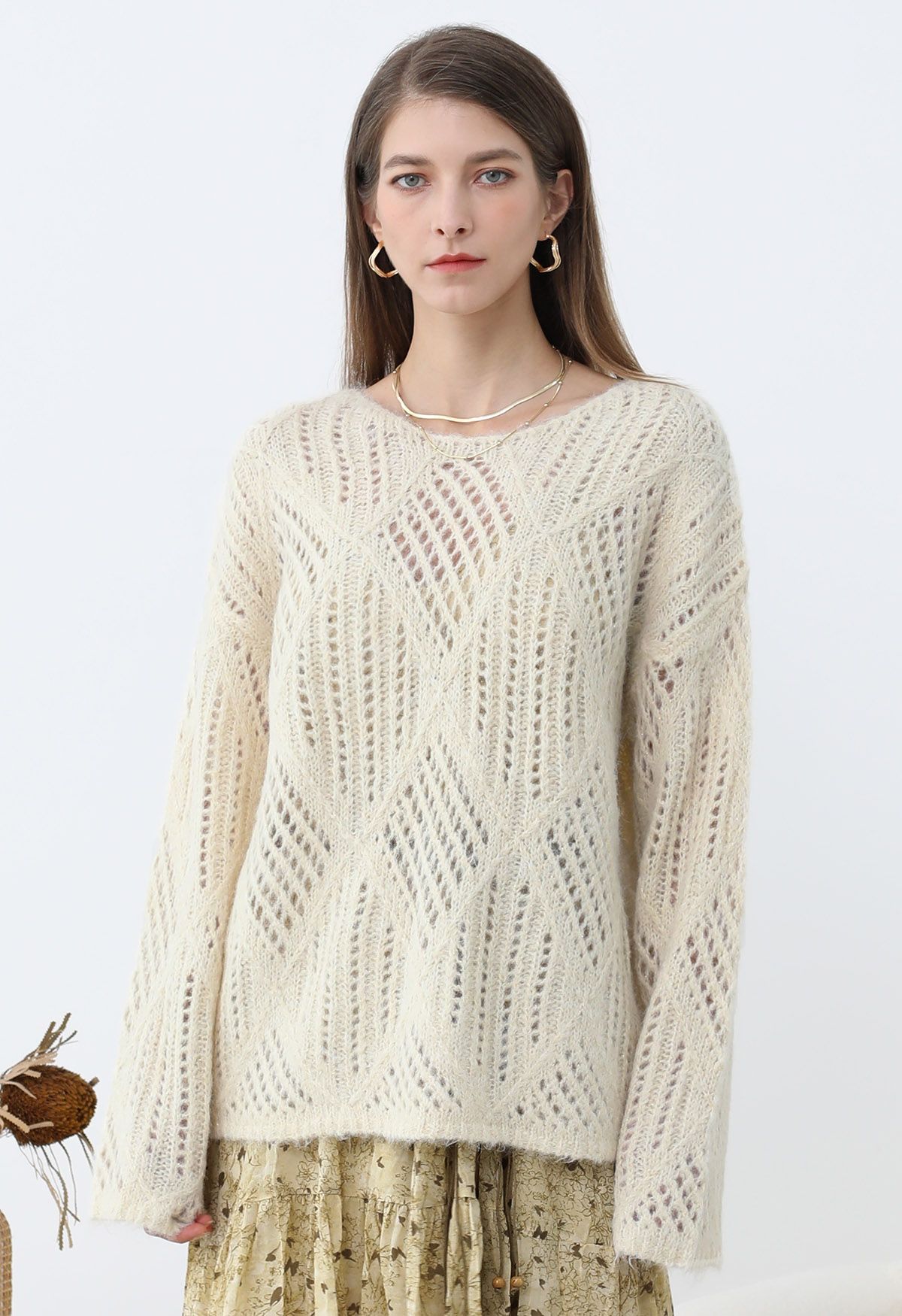 Flauschiger Strickpullover mit Rautenmuster in Creme