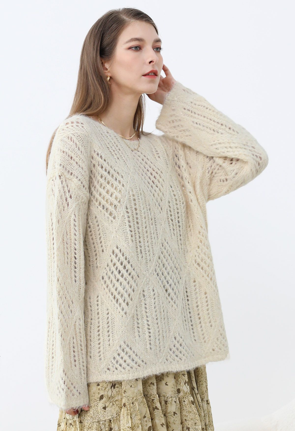 Flauschiger Strickpullover mit Rautenmuster in Creme