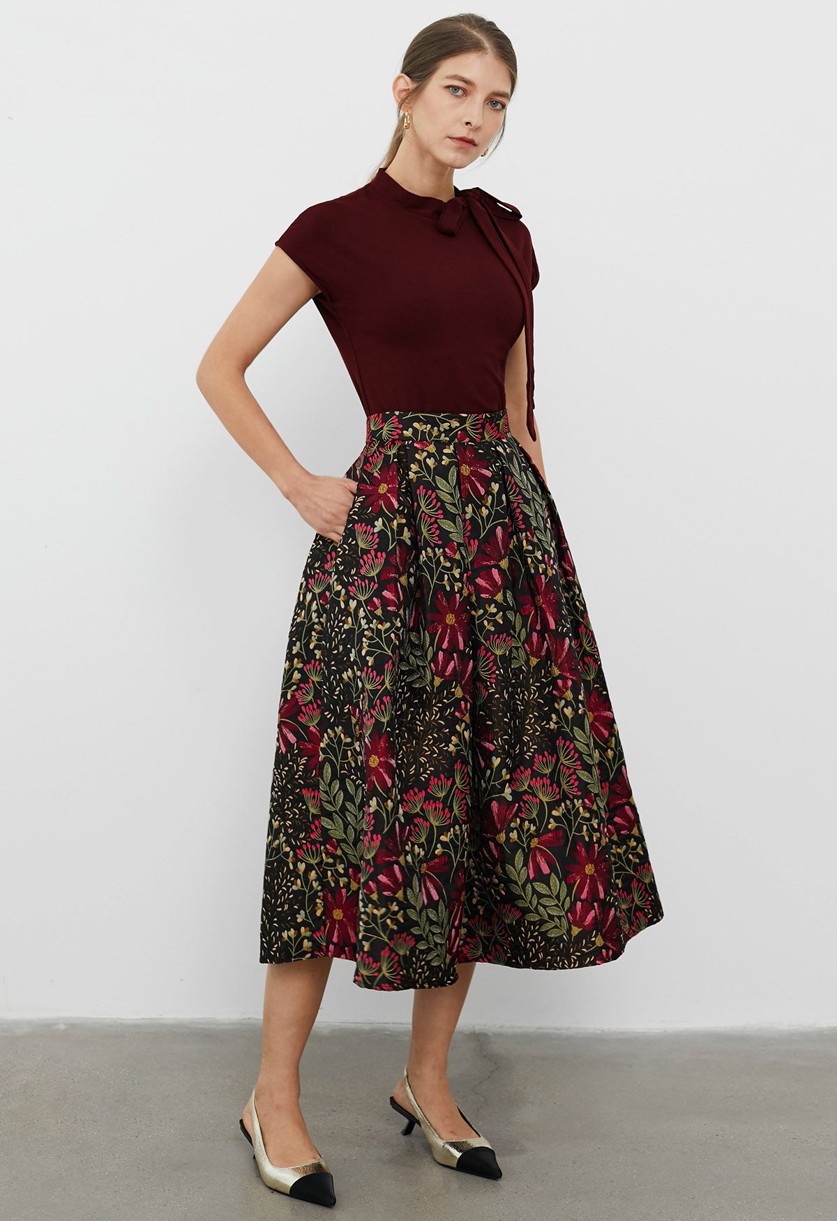 Cheerful Daisy Field – Jacquard-Plissee-Midirock in Schwarz