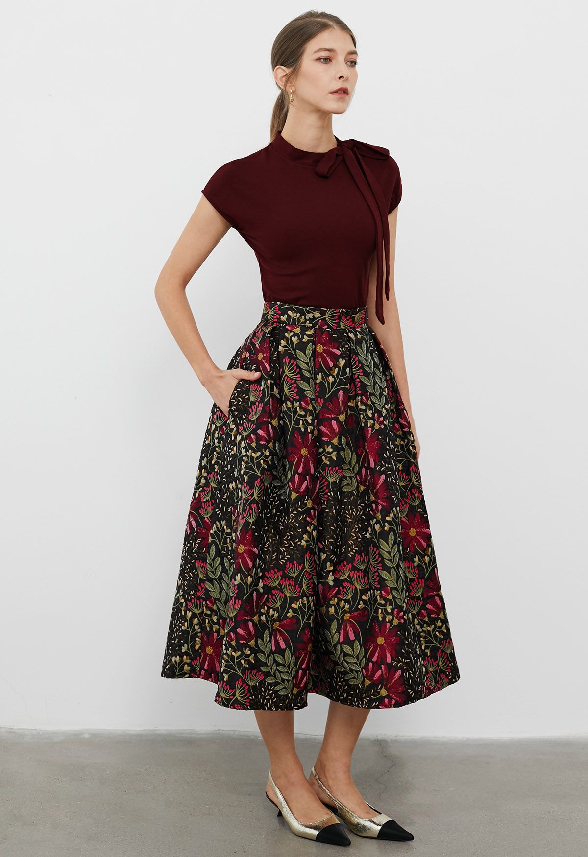 Cheerful Daisy Field – Jacquard-Plissee-Midirock in Schwarz