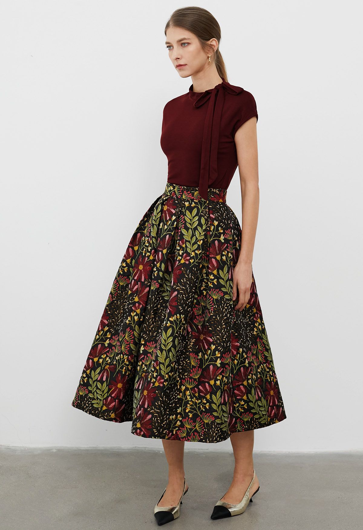 Cheerful Daisy Field – Jacquard-Plissee-Midirock in Schwarz