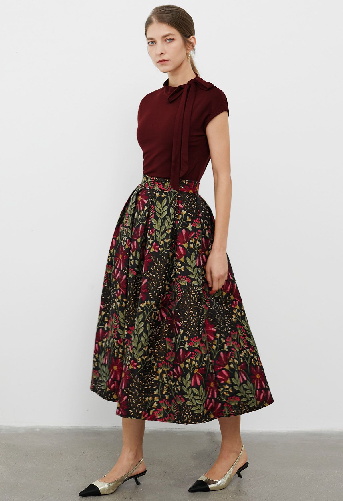 Cheerful Daisy Field – Jacquard-Plissee-Midirock in Schwarz