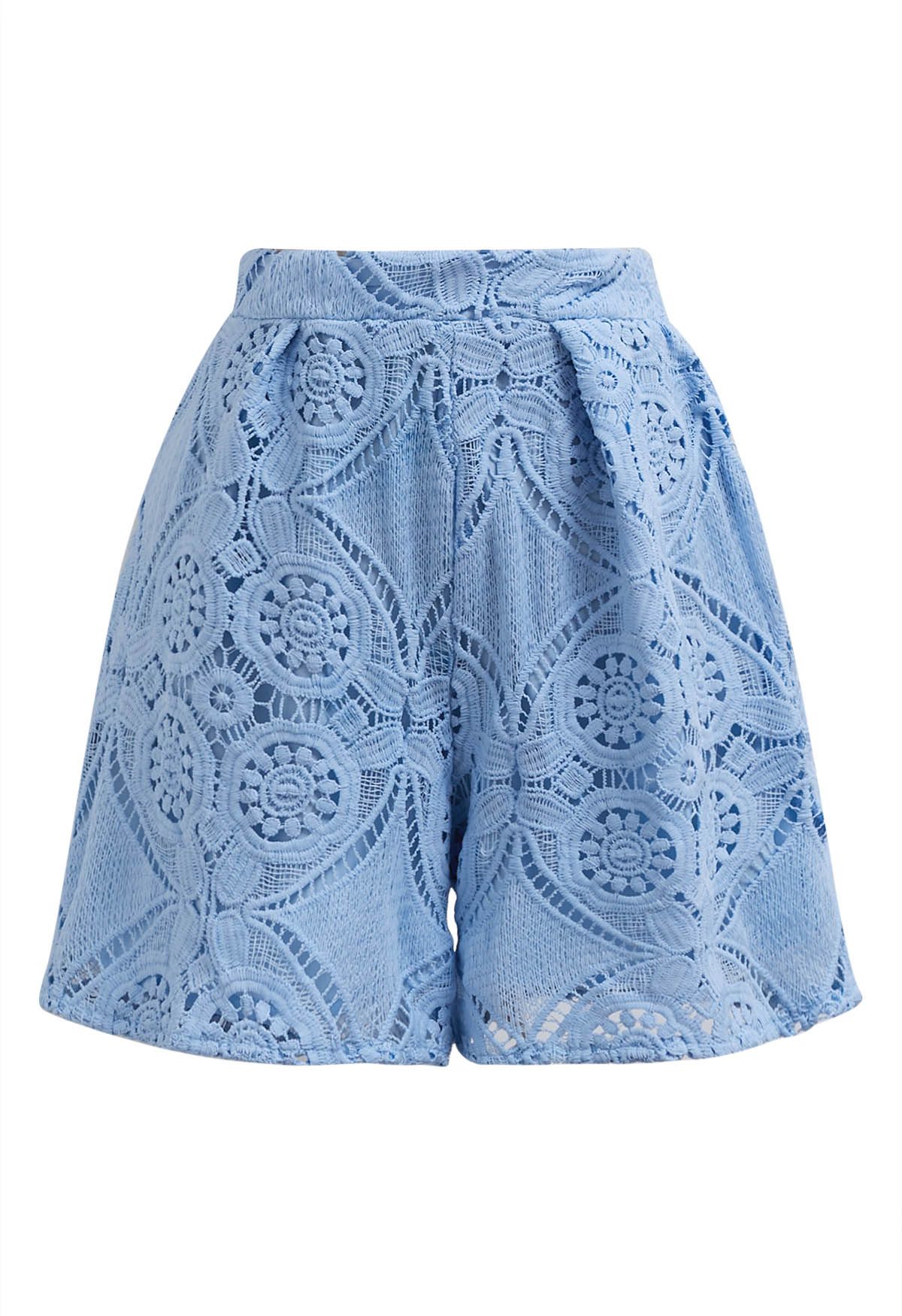 Set aus Hemd und Shorts aus Guipure-Spitze mit Knöpfen in Blau