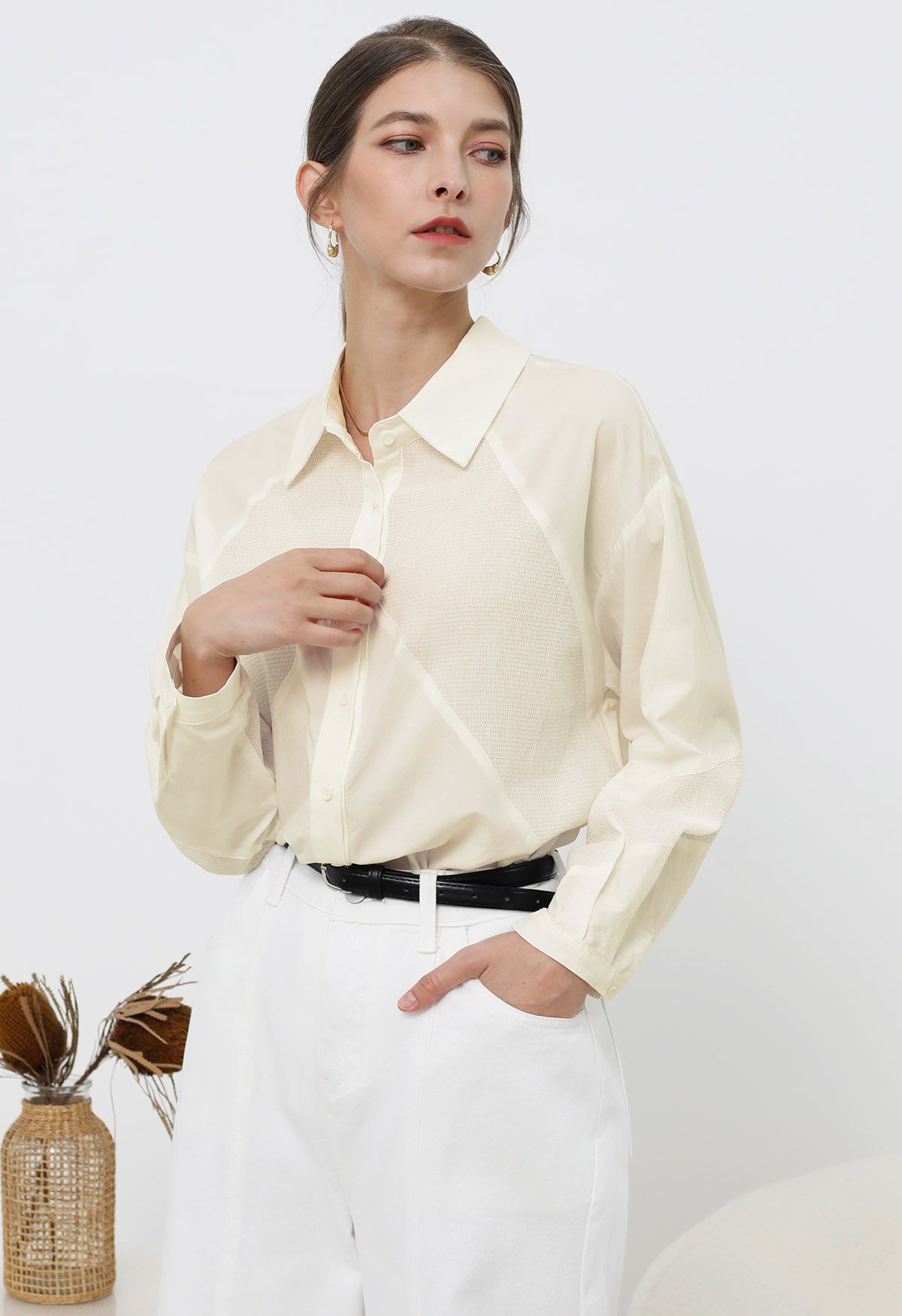 Baumwoll-Button-Down-Hemd mit geometrischem Einsatz in Creme