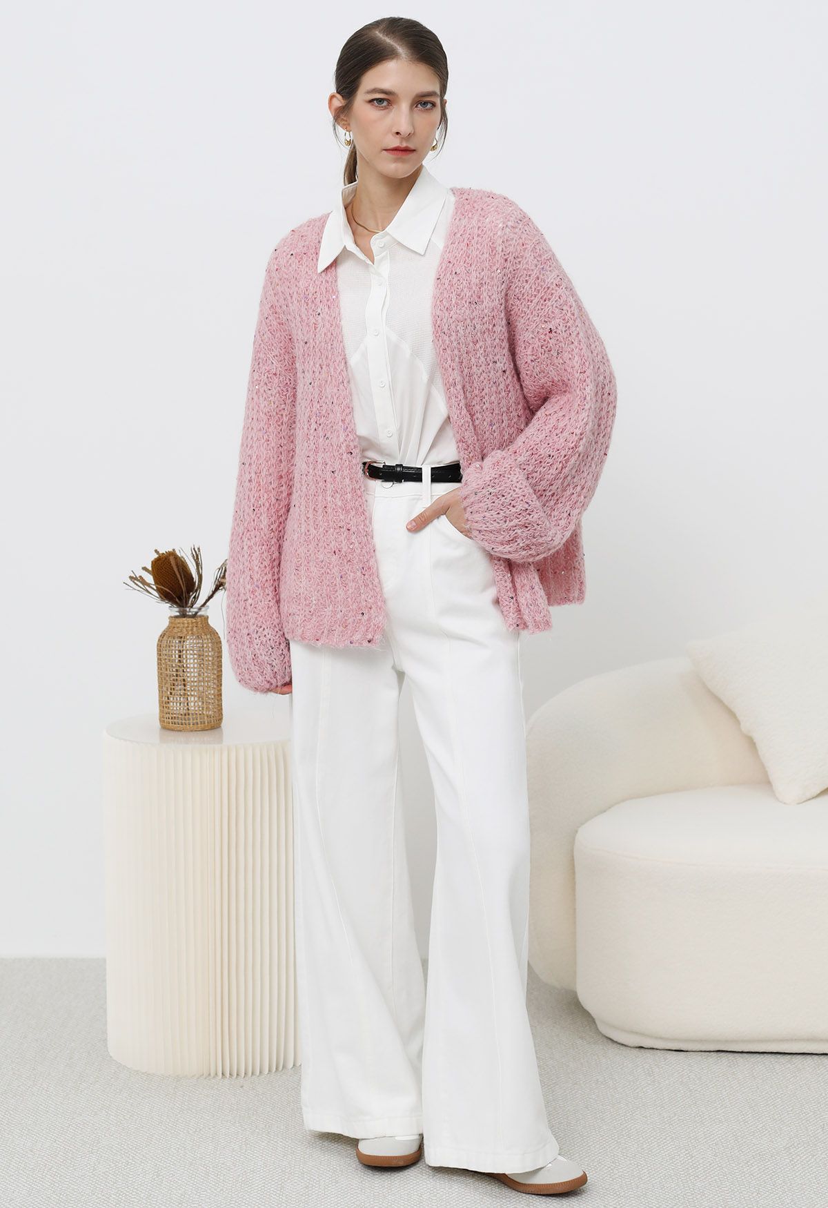 Gemütliche Strickjacke mit offener Vorderseite und bunten Pailletten in Pink