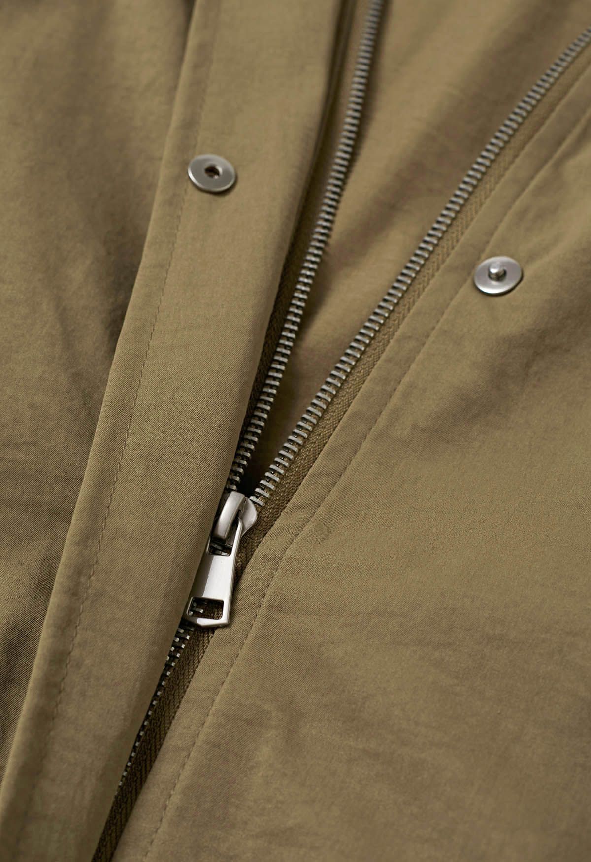 Entspannter Parka mit Seitentaschen und Kordelzug in Khaki