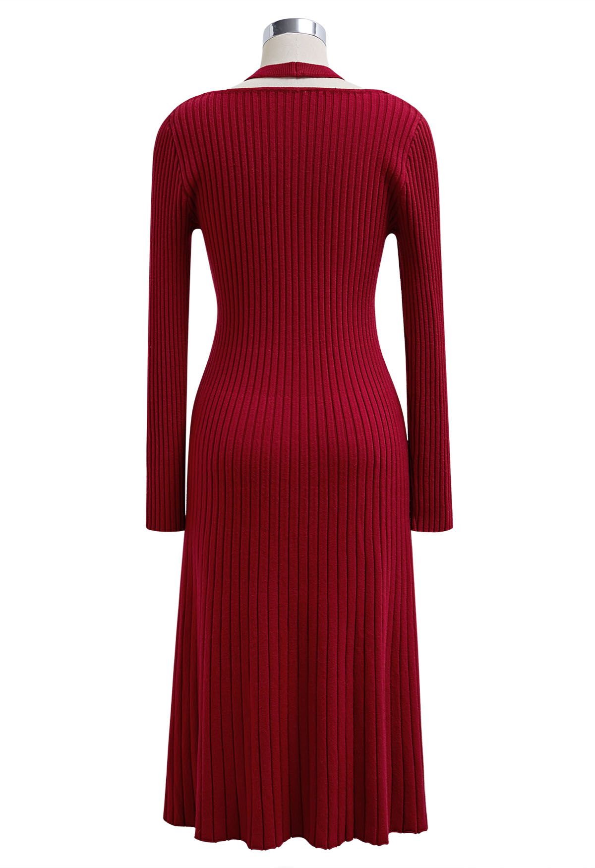 Rotes Midikleid aus Rippstrick mit Cut-out-Ausschnitt