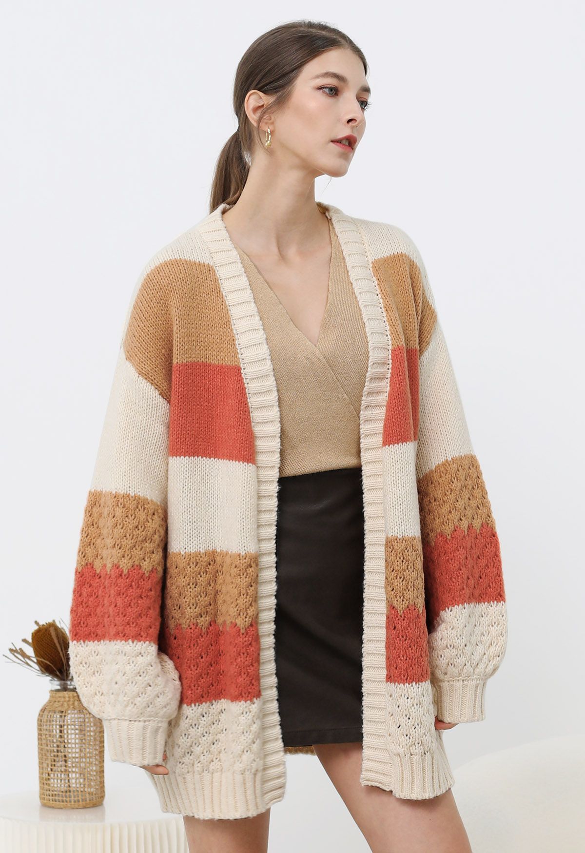 Strickjacke mit Puffärmeln und Farbblockdesign in warmen Farbtönen