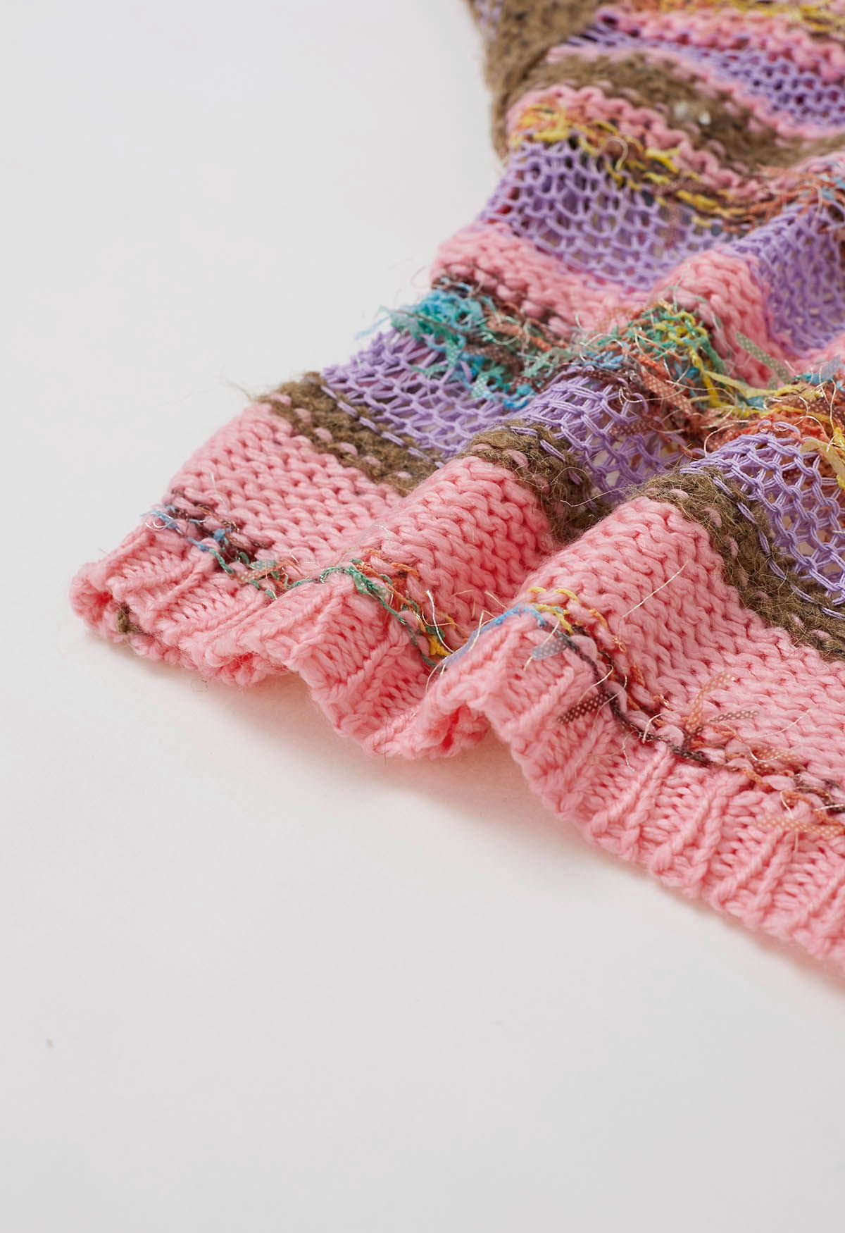 Mehrfarbig gestreifter Pointelle-Strickpullover mit Fransen in Pink