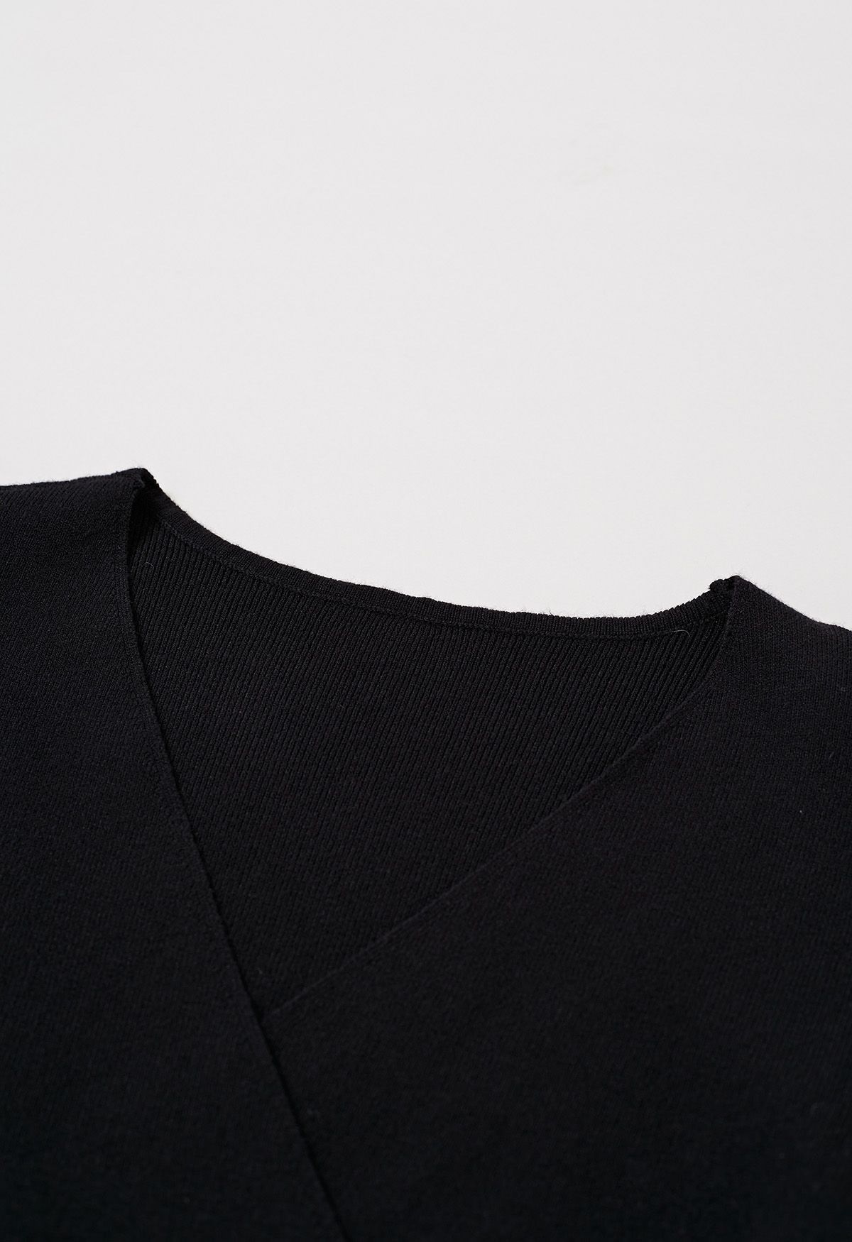 Gespleißtes Stricktop mit transparenten Ärmeln und Schal in Schwarz