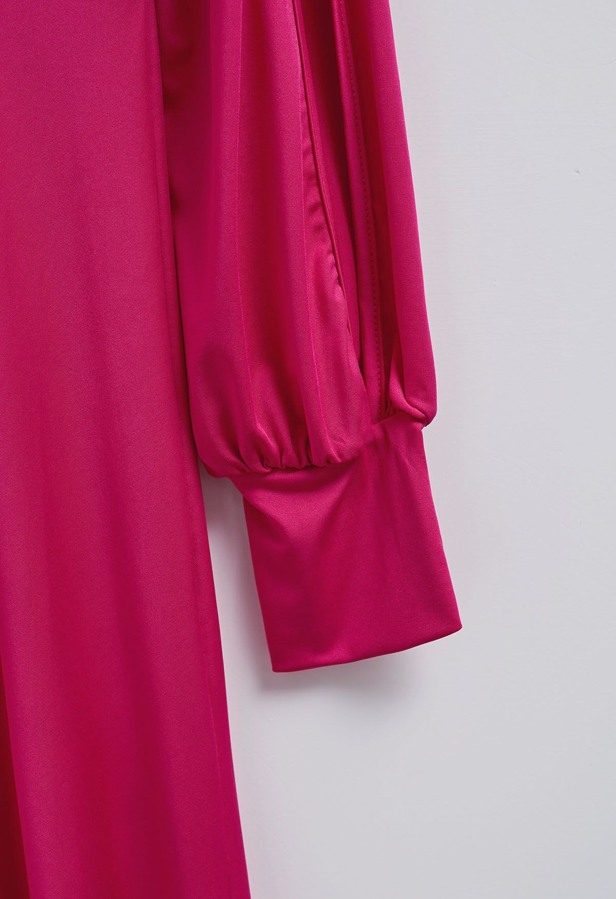 Maxikleid mit V-Ausschnitt und Cut-Out-Ärmeln und verdrehter Vorderseite in Pink