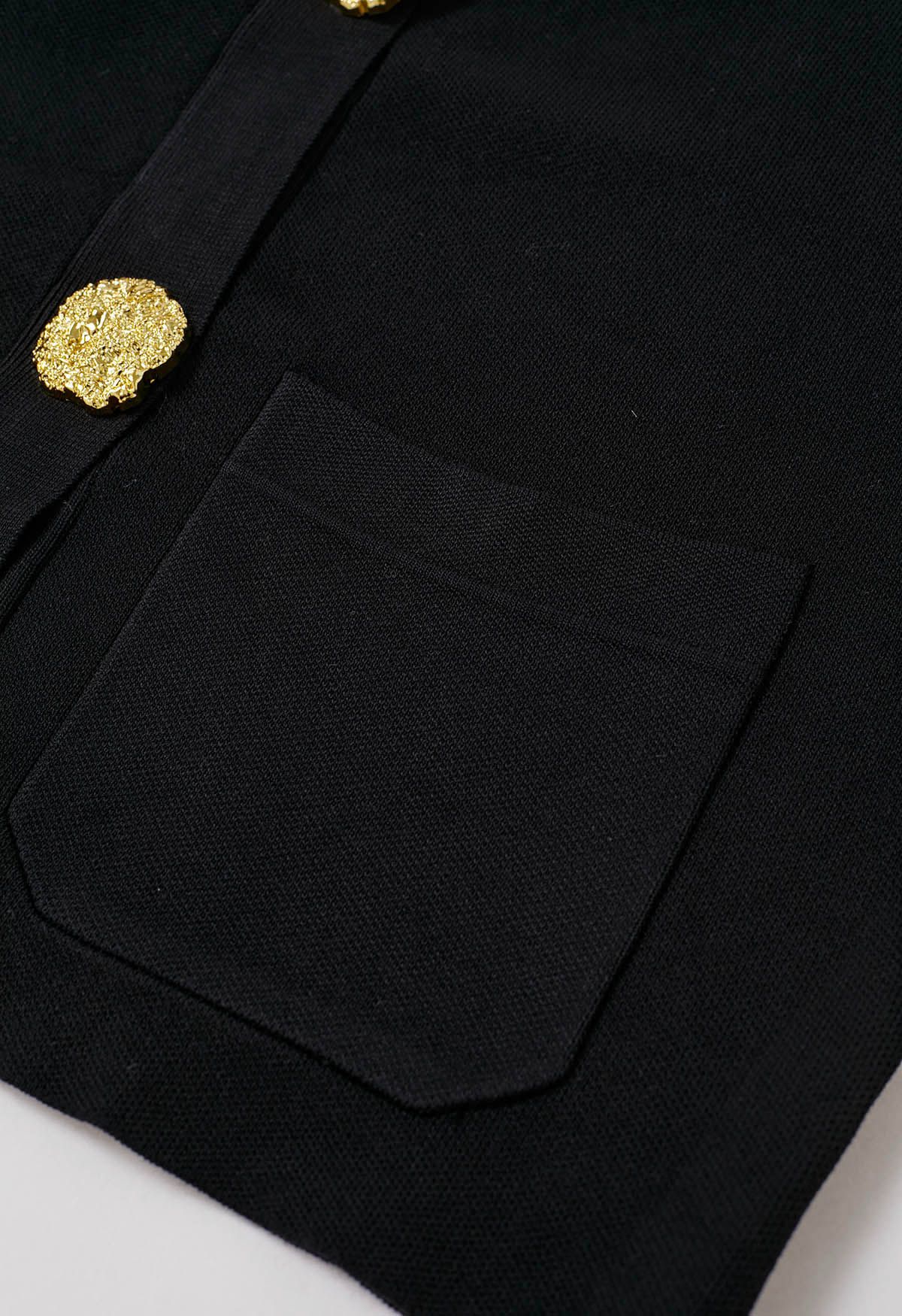 Set aus Strickjacke und Hose mit aufgesetzter Tasche und goldenen Knöpfen in Schwarz