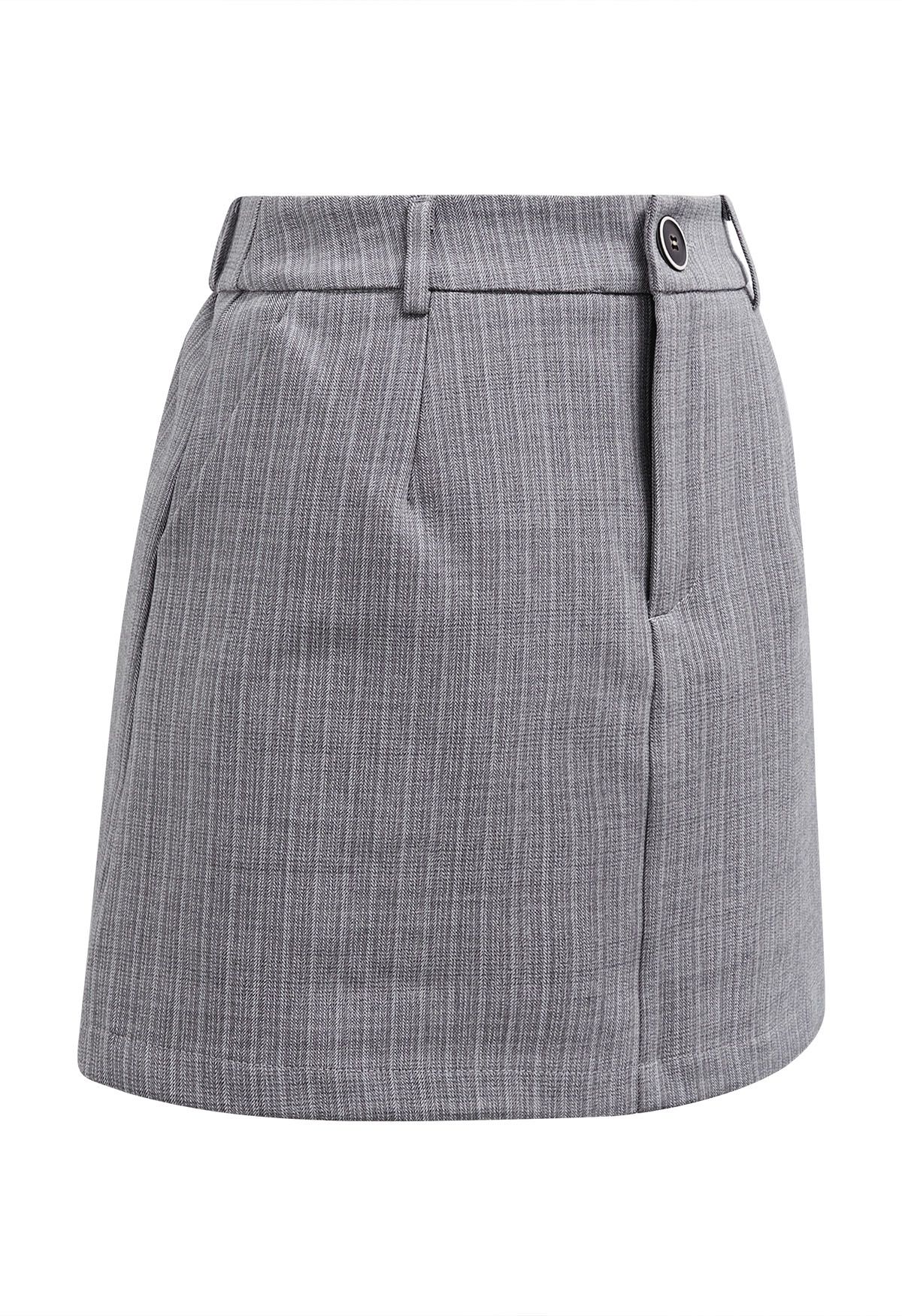 Everlasting – Gestreifter Mini-Skort mit Seitentaschen in Grau