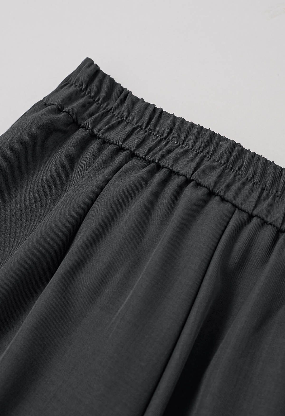 Asymmetrische Hose mit geradem Bein und Klappe und Knöpfen in Rauch