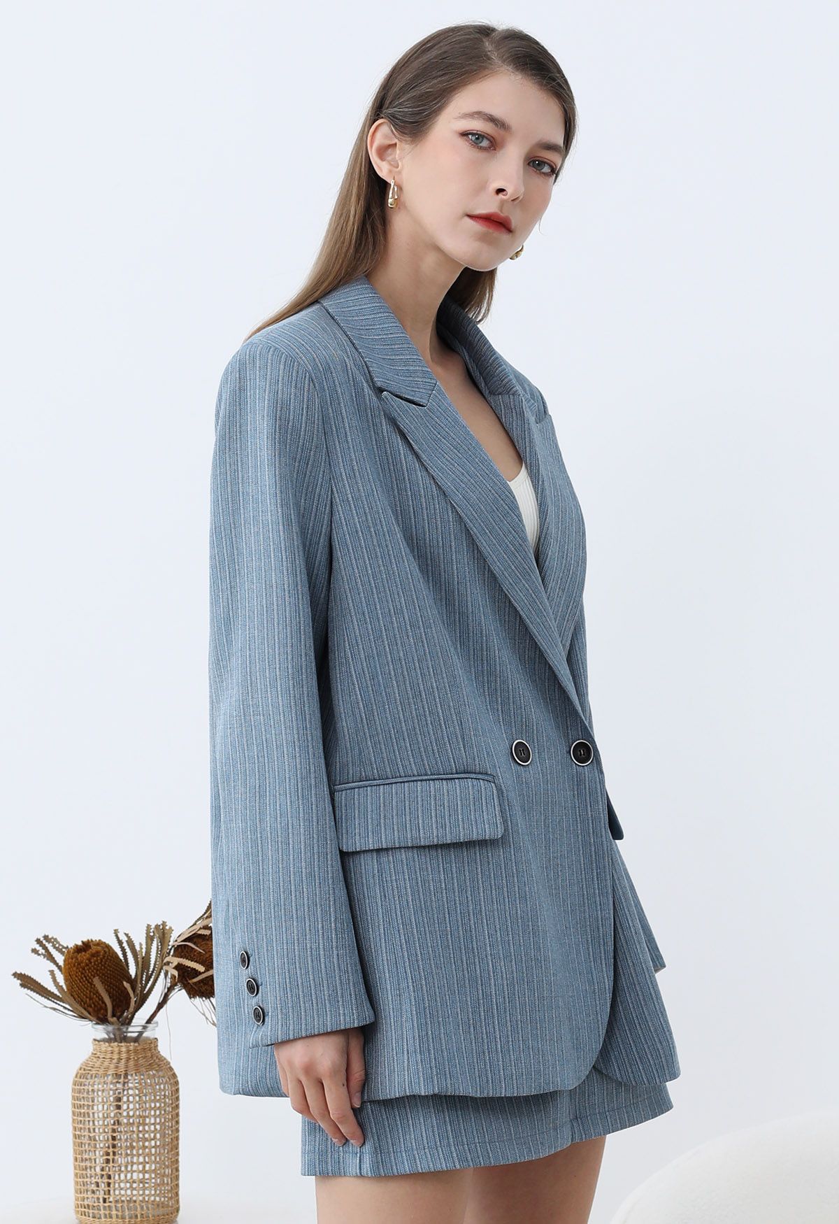 Everlasting – Gestreifter Oversize-Blazer mit gepolsterten Schultern in Blau