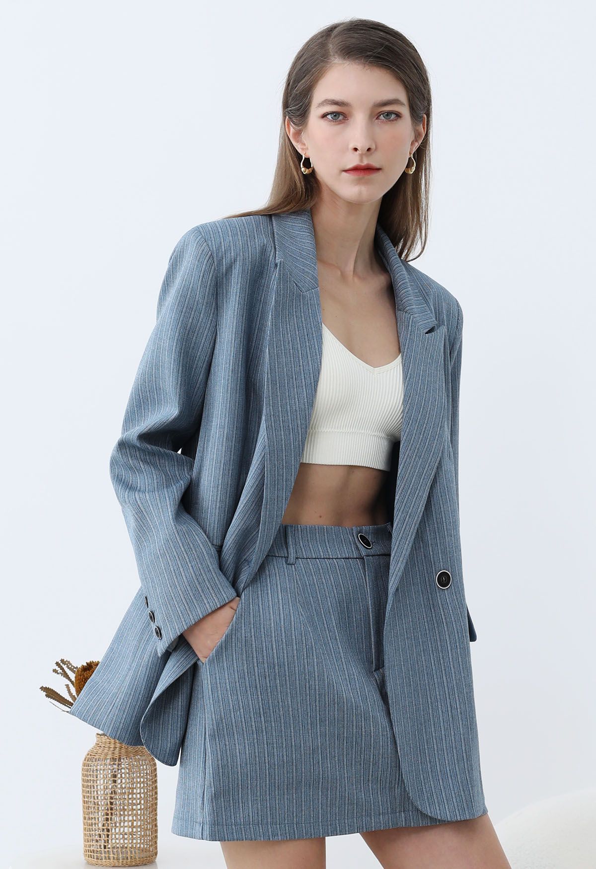 Everlasting – Gestreifter Oversize-Blazer mit gepolsterten Schultern in Blau