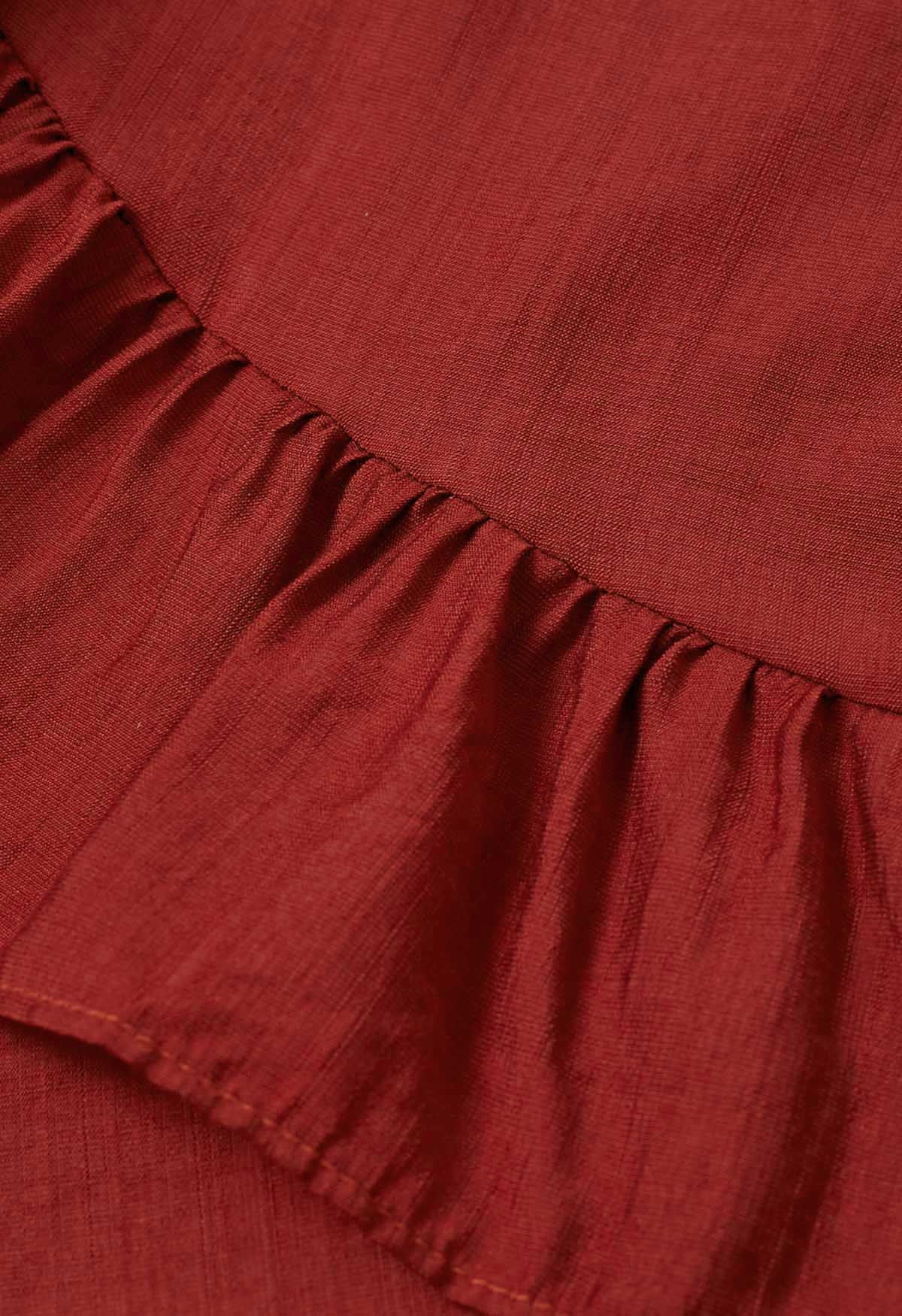 Skurriles, asymmetrisches Midikleid mit Knopfleiste und Rüschen in Rot