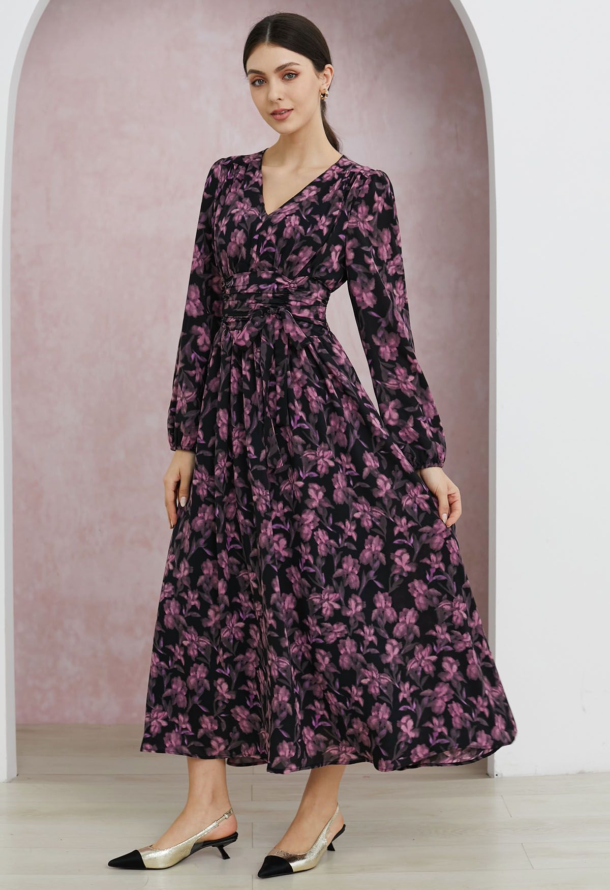 Florales Serenade-Maxikleid aus Chiffon mit V-Ausschnitt in Rosa