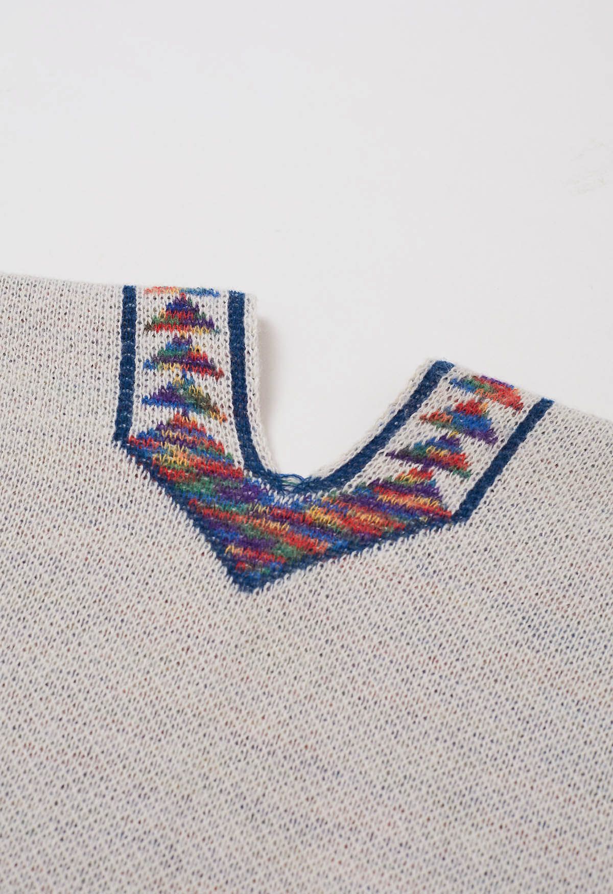 Boho Wanderer – Strickponcho mit Fransen in Elfenbein