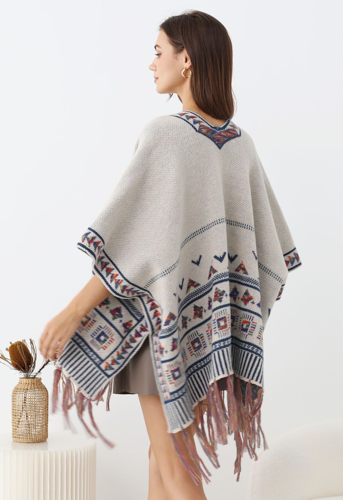 Boho Wanderer – Strickponcho mit Fransen in Elfenbein