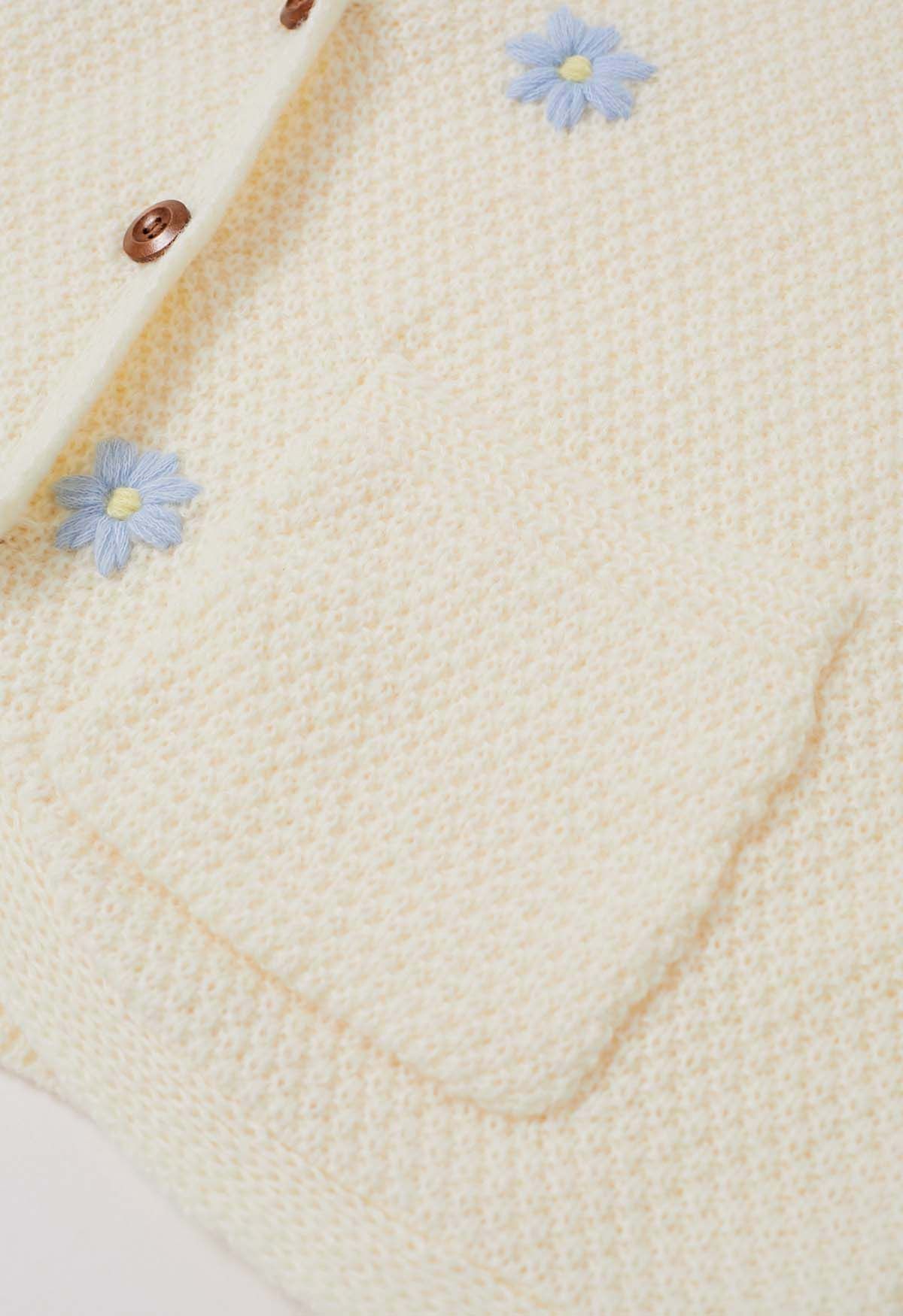 Entzückende Strickjacke mit Waffelstrick und Blumenmuster in Creme