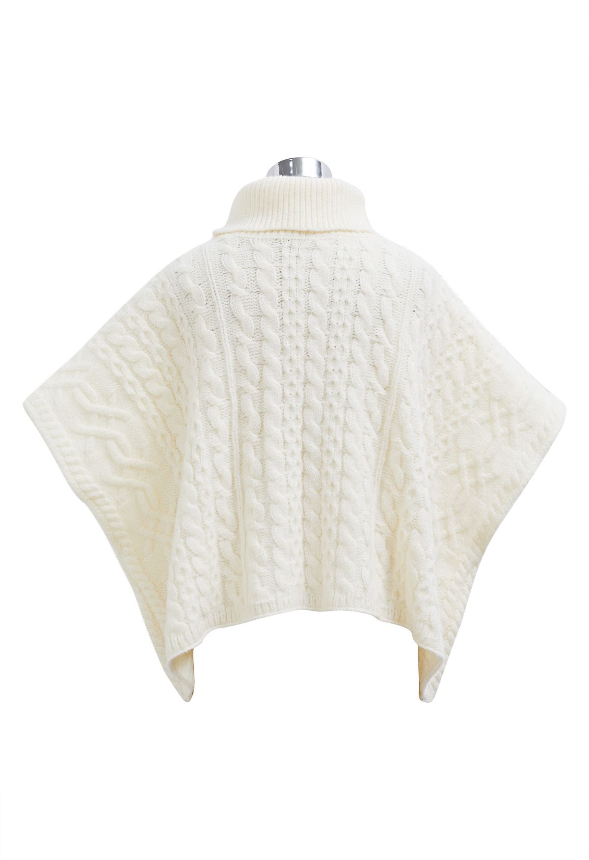 Warmer Rollkragen-Cape-Pullover mit Zopfmuster in Elfenbein